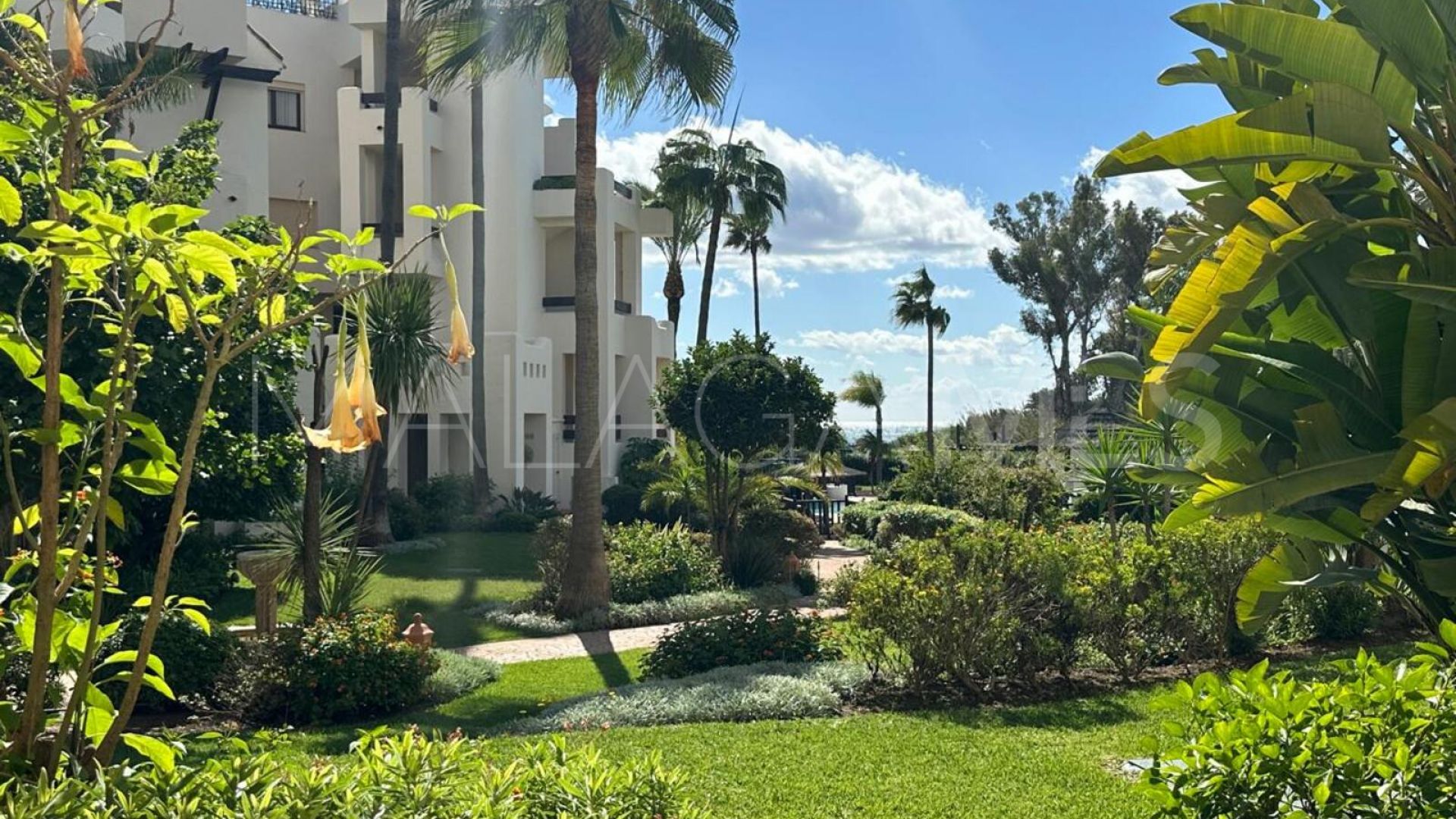 Se vende apartamento planta baja in Estepona