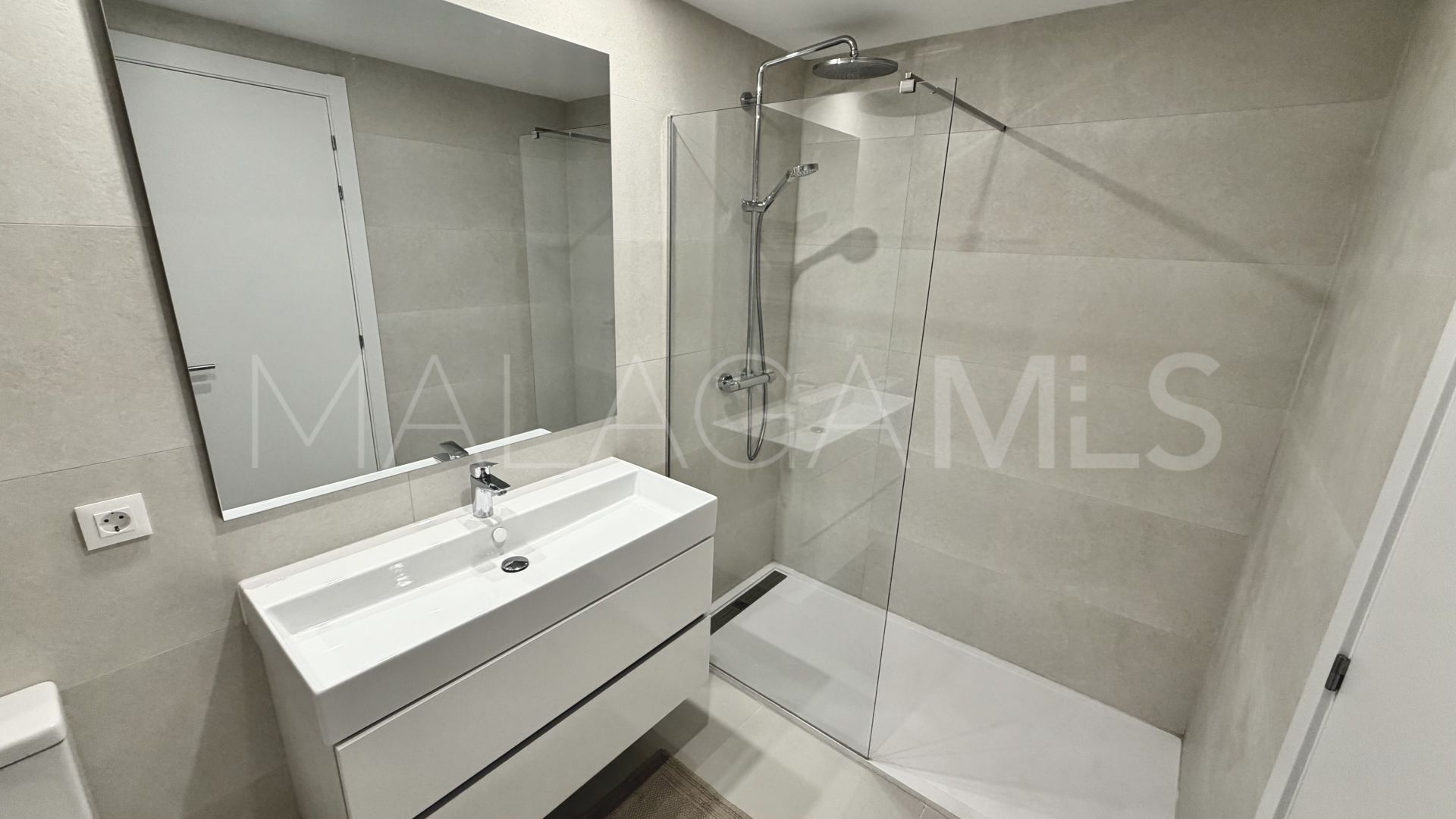 Ground floor apartment with 2 bedrooms for sale in Estepona Town
