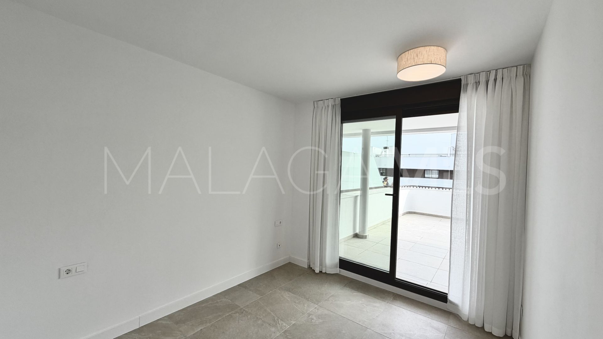 Ground floor apartment with 2 bedrooms for sale in Estepona Town