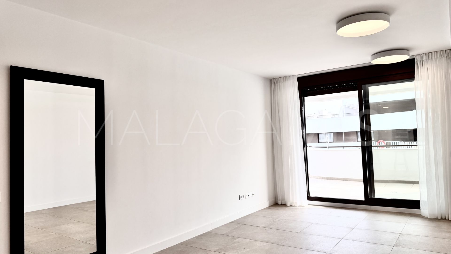 Ground floor apartment with 2 bedrooms for sale in Estepona Town