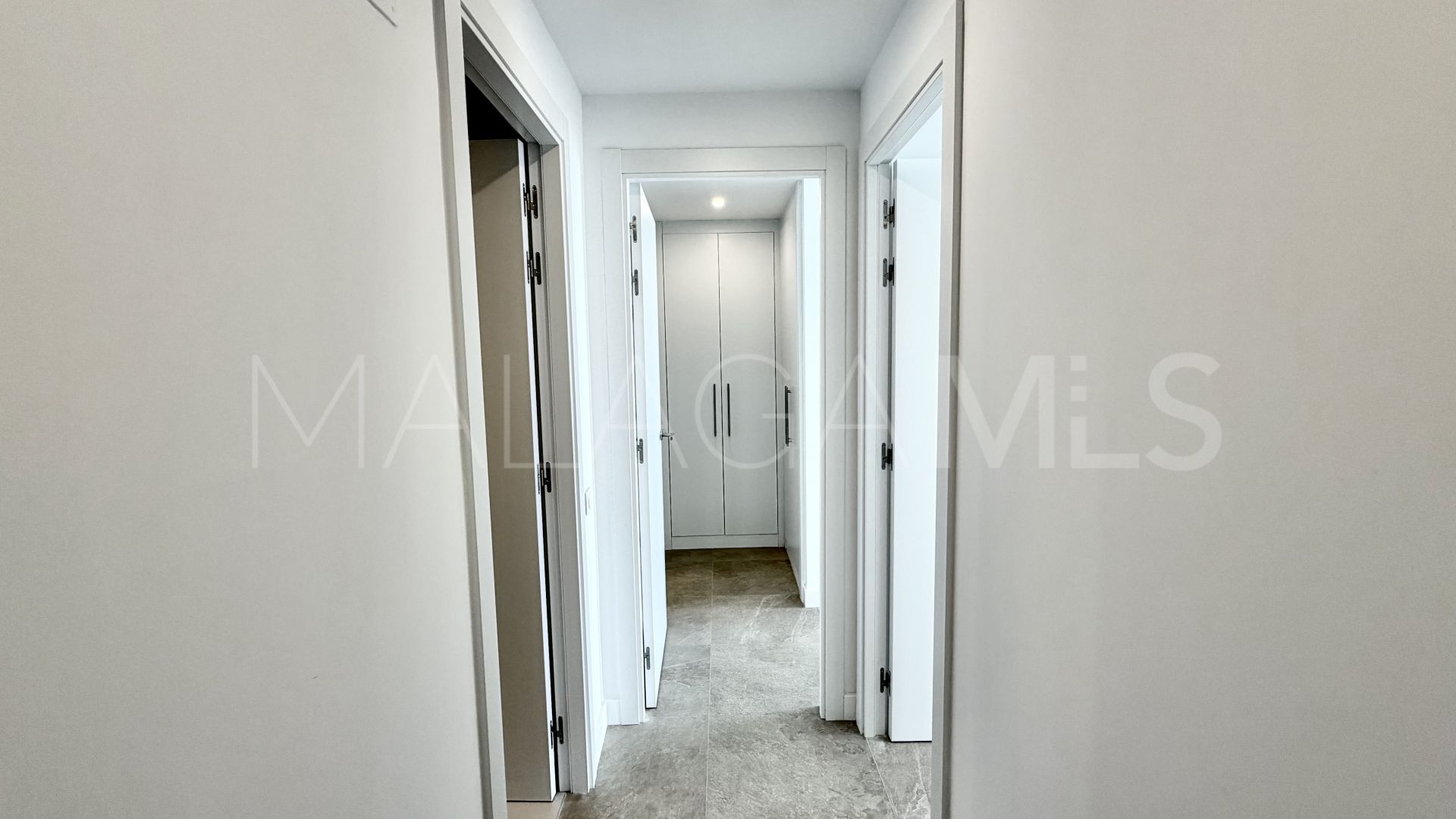 Ground floor apartment with 2 bedrooms for sale in Estepona Town