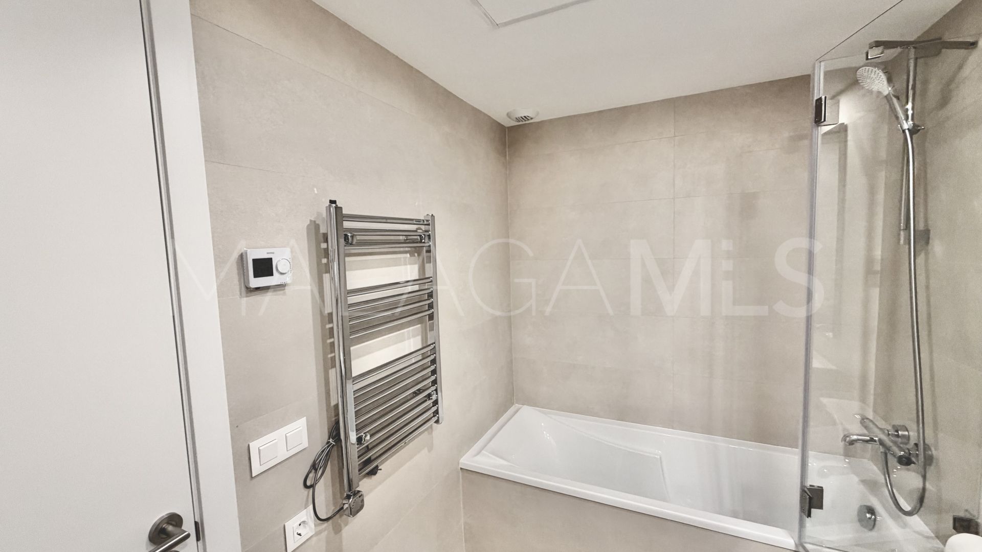 Ground floor apartment with 2 bedrooms for sale in Estepona Town