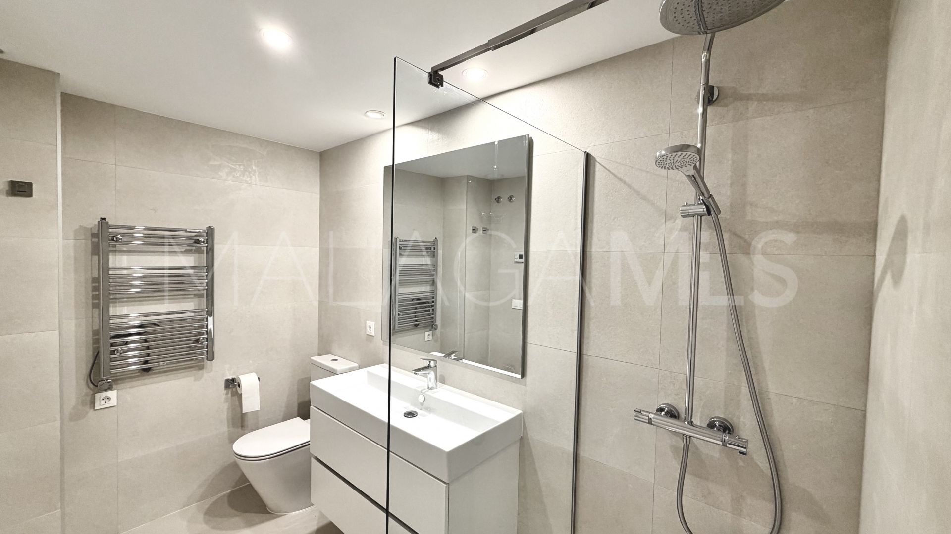 Ground floor apartment with 2 bedrooms for sale in Estepona Town