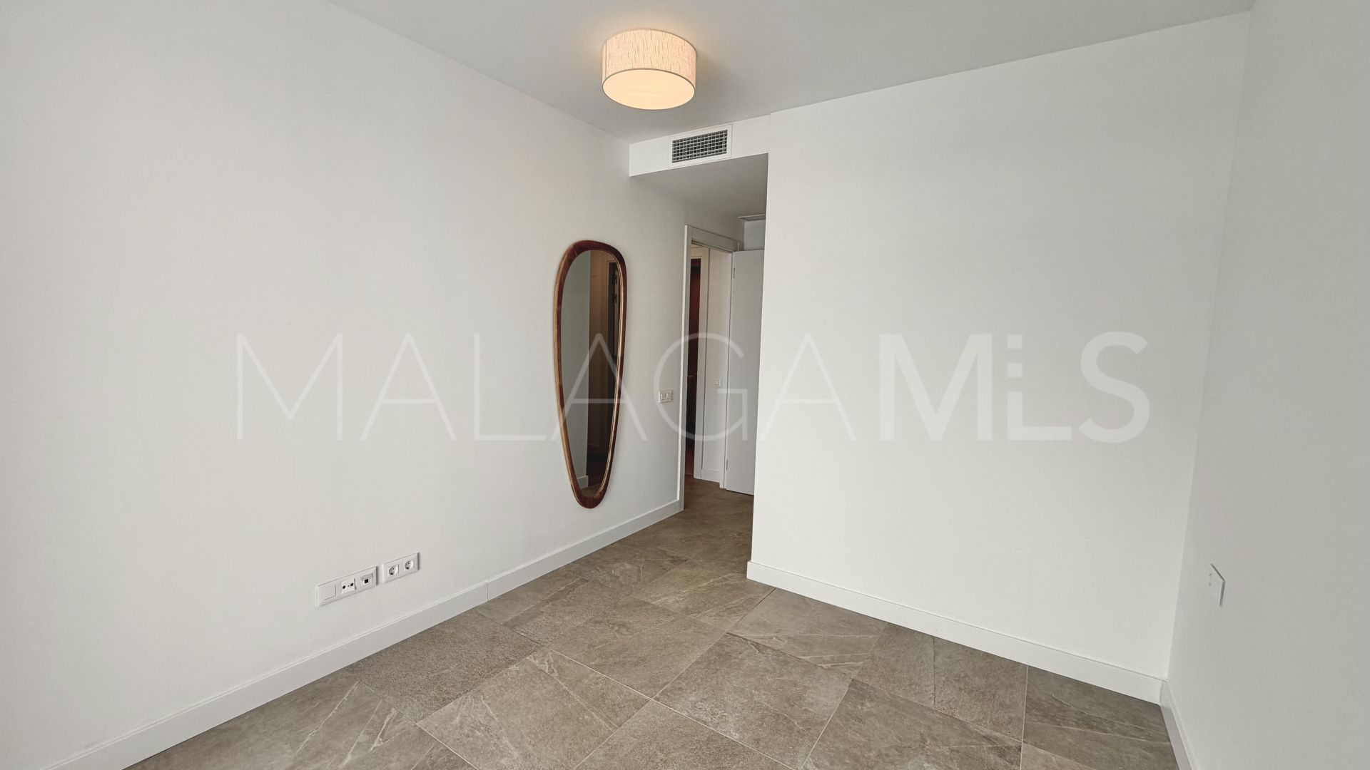 Ground floor apartment with 2 bedrooms for sale in Estepona Town