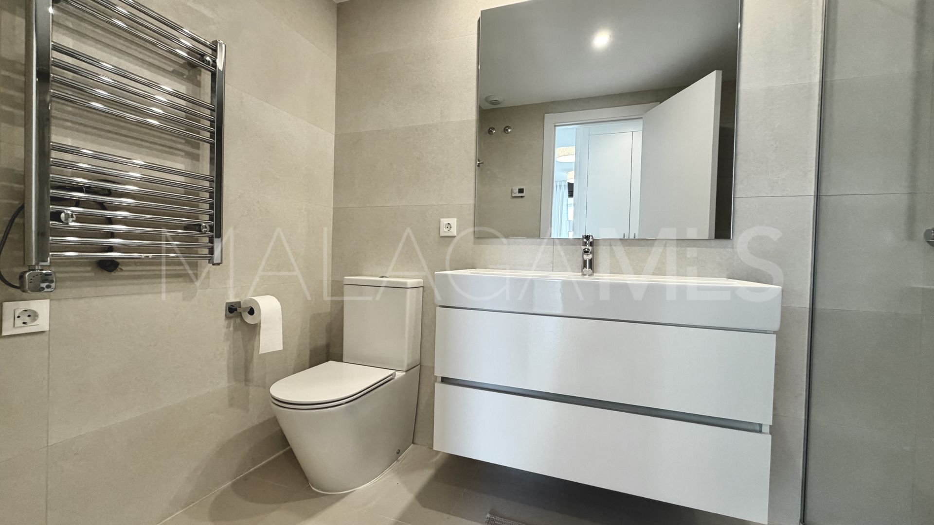 Ground floor apartment with 2 bedrooms for sale in Estepona Town