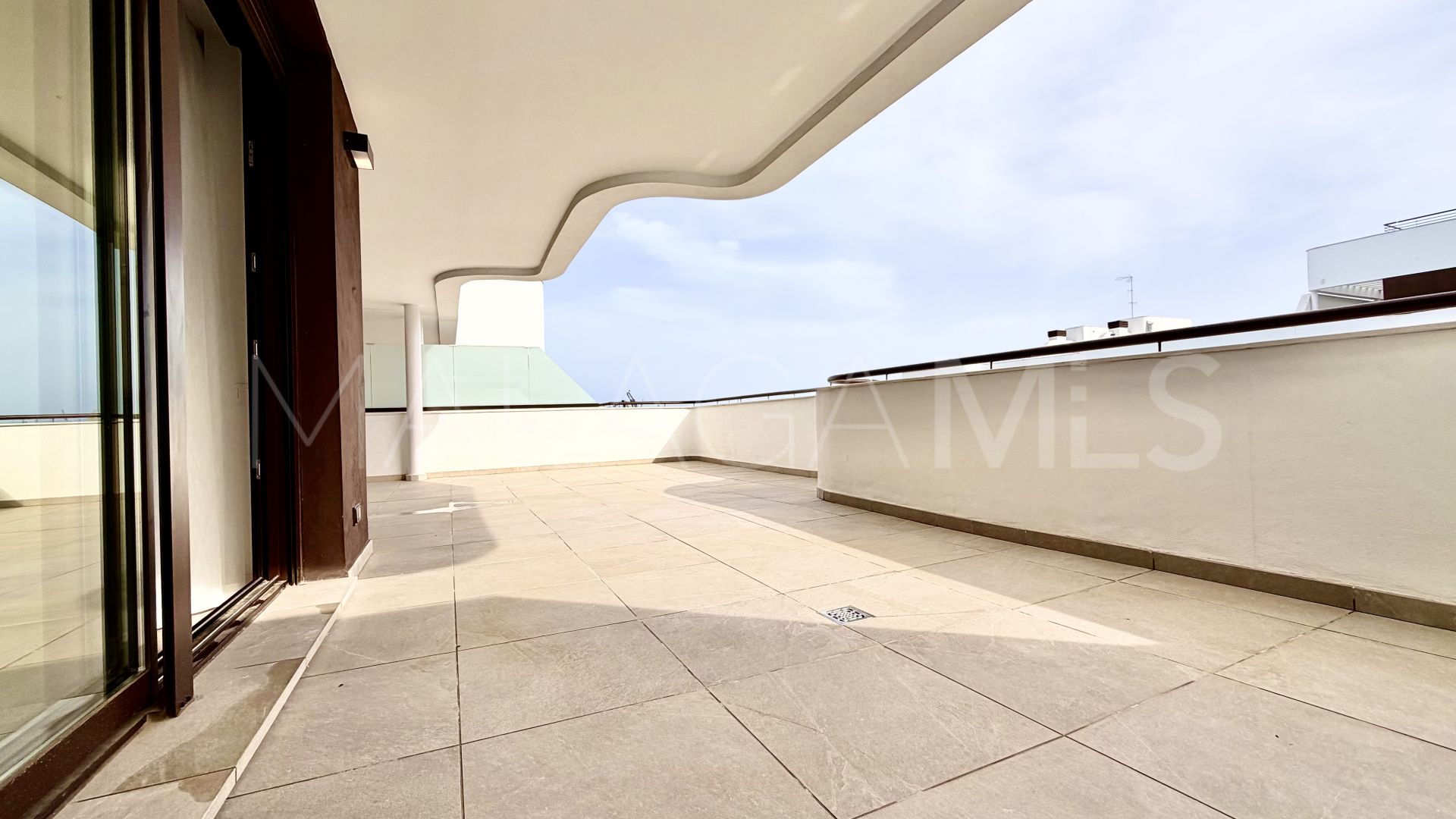 Ground floor apartment with 2 bedrooms for sale in Estepona Town