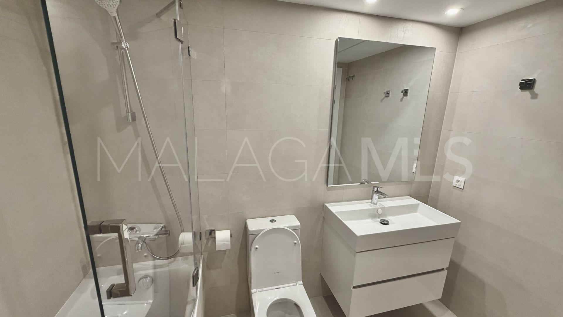 Ground floor apartment with 2 bedrooms for sale in Estepona Town