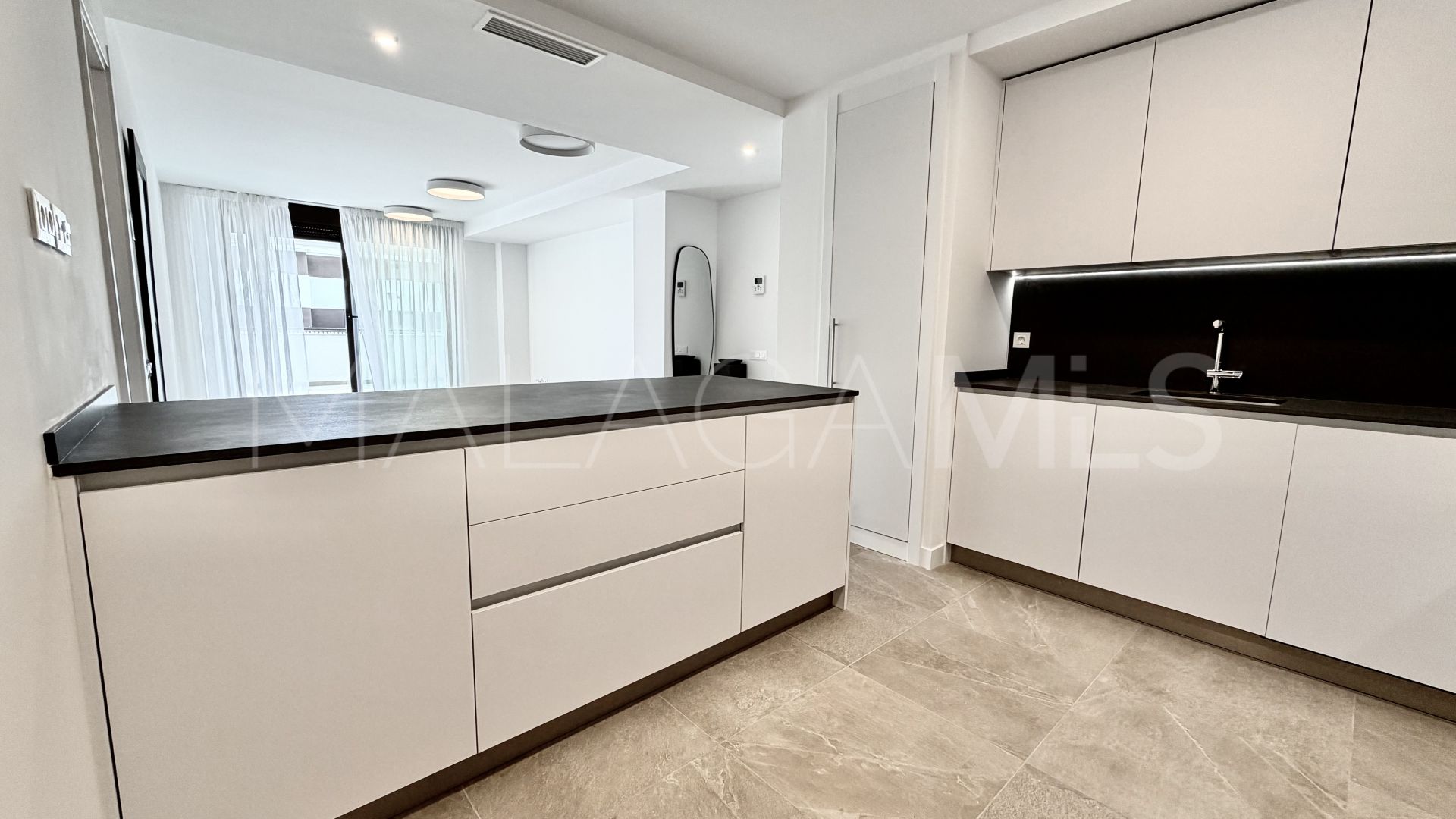 Ground floor apartment with 2 bedrooms for sale in Estepona Town