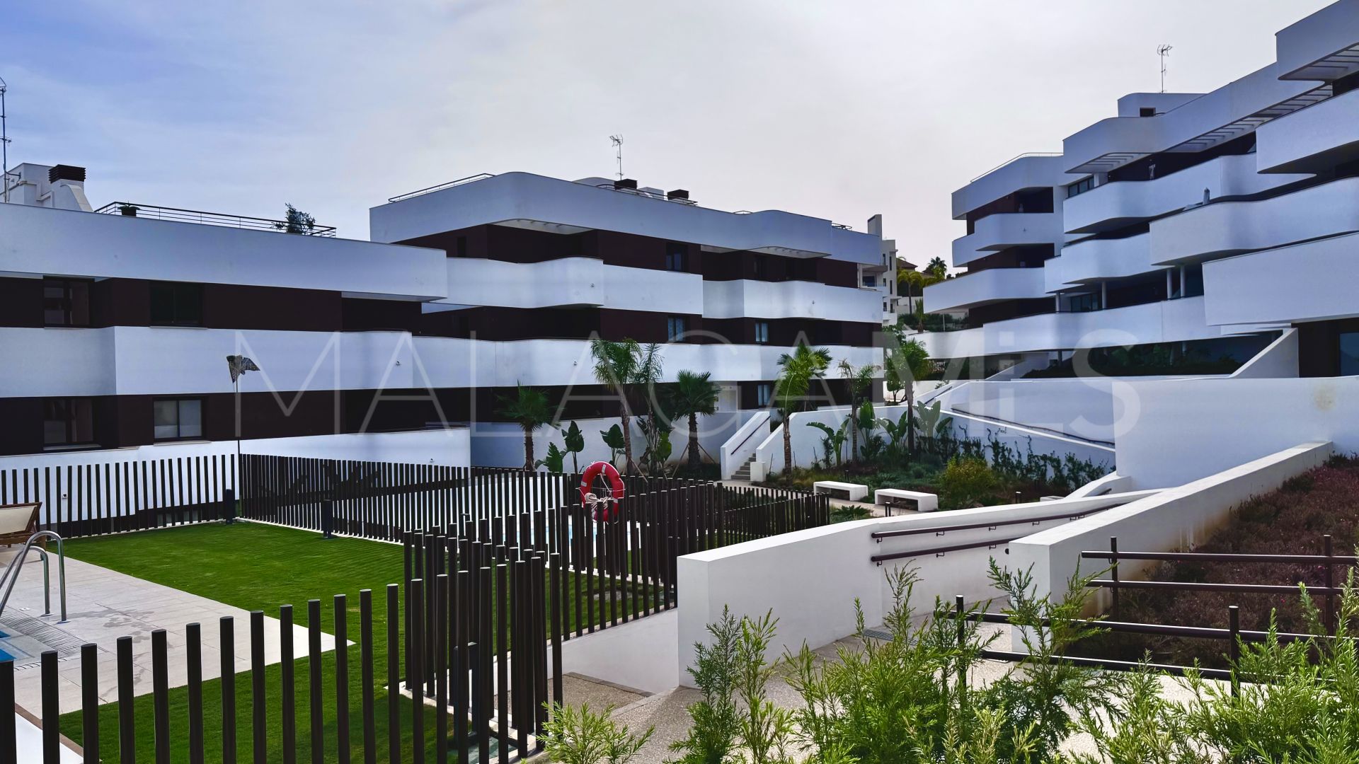 Ground floor apartment with 2 bedrooms for sale in Estepona Town