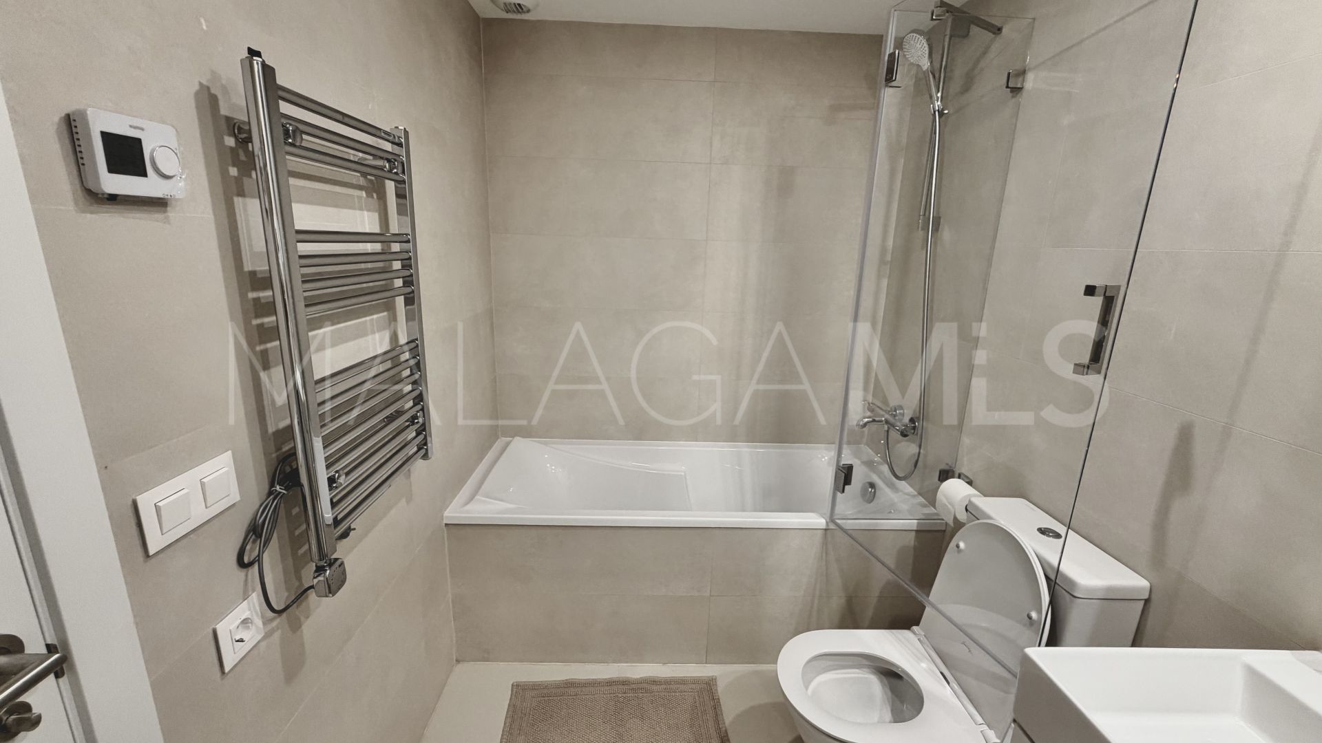 Ground floor apartment with 2 bedrooms for sale in Estepona Town