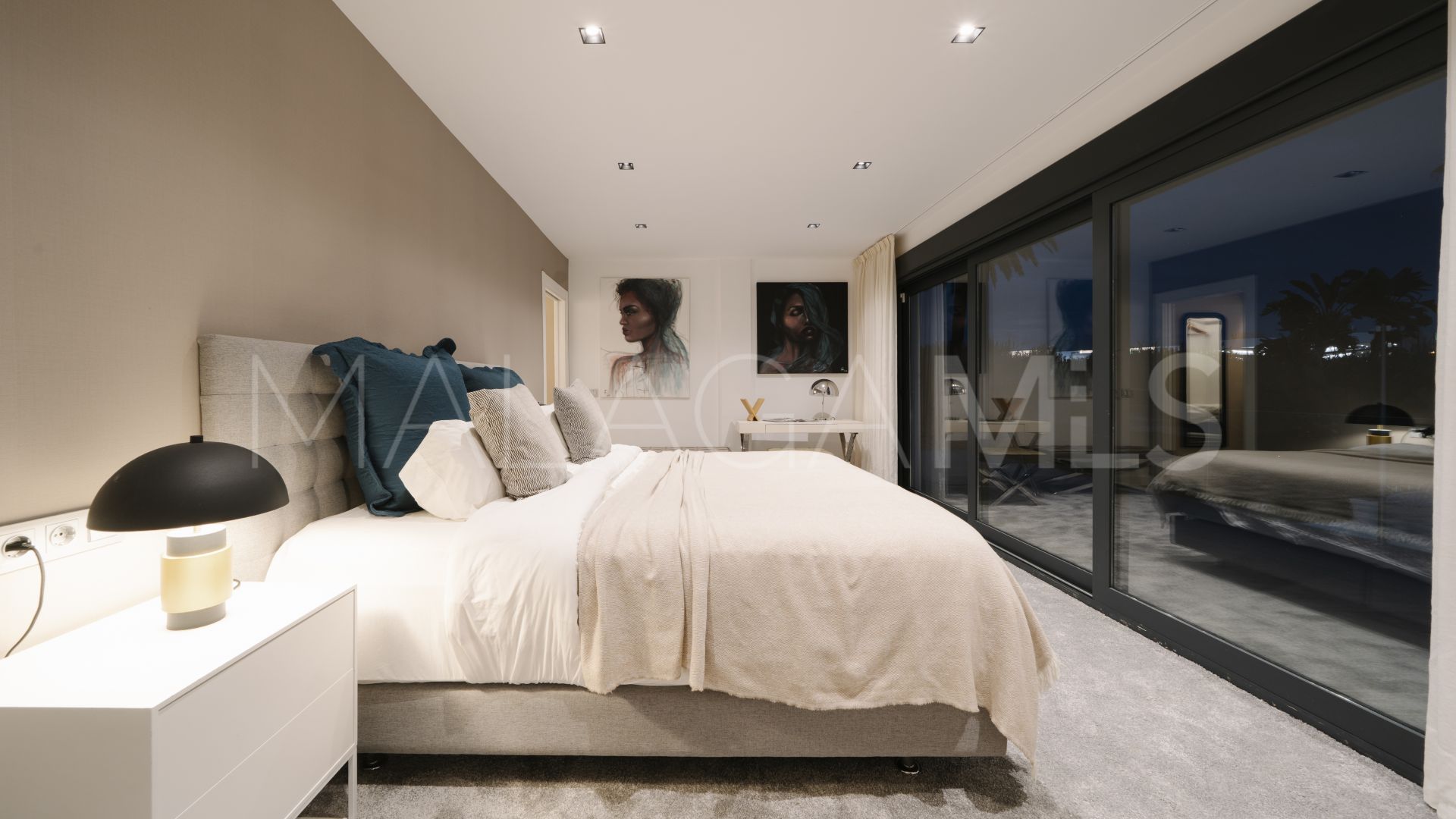 Villa for sale in Nueva Andalucia