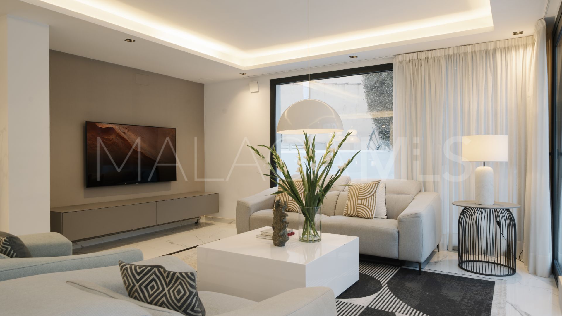 Villa for sale in Nueva Andalucia