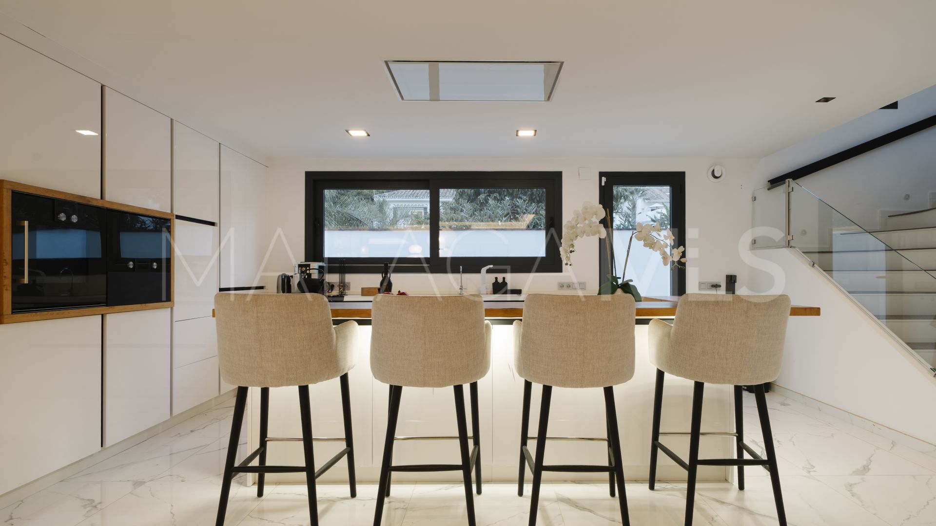 Villa for sale in Nueva Andalucia