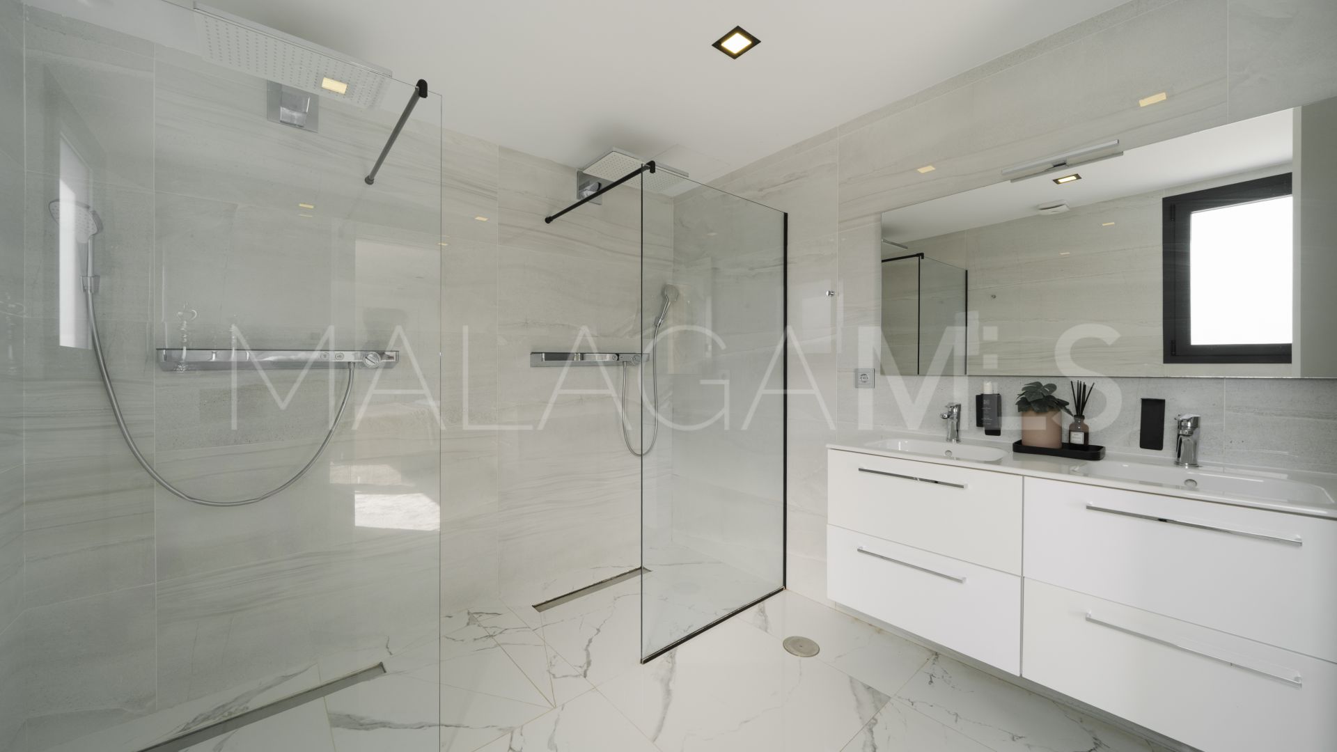 Villa for sale in Nueva Andalucia