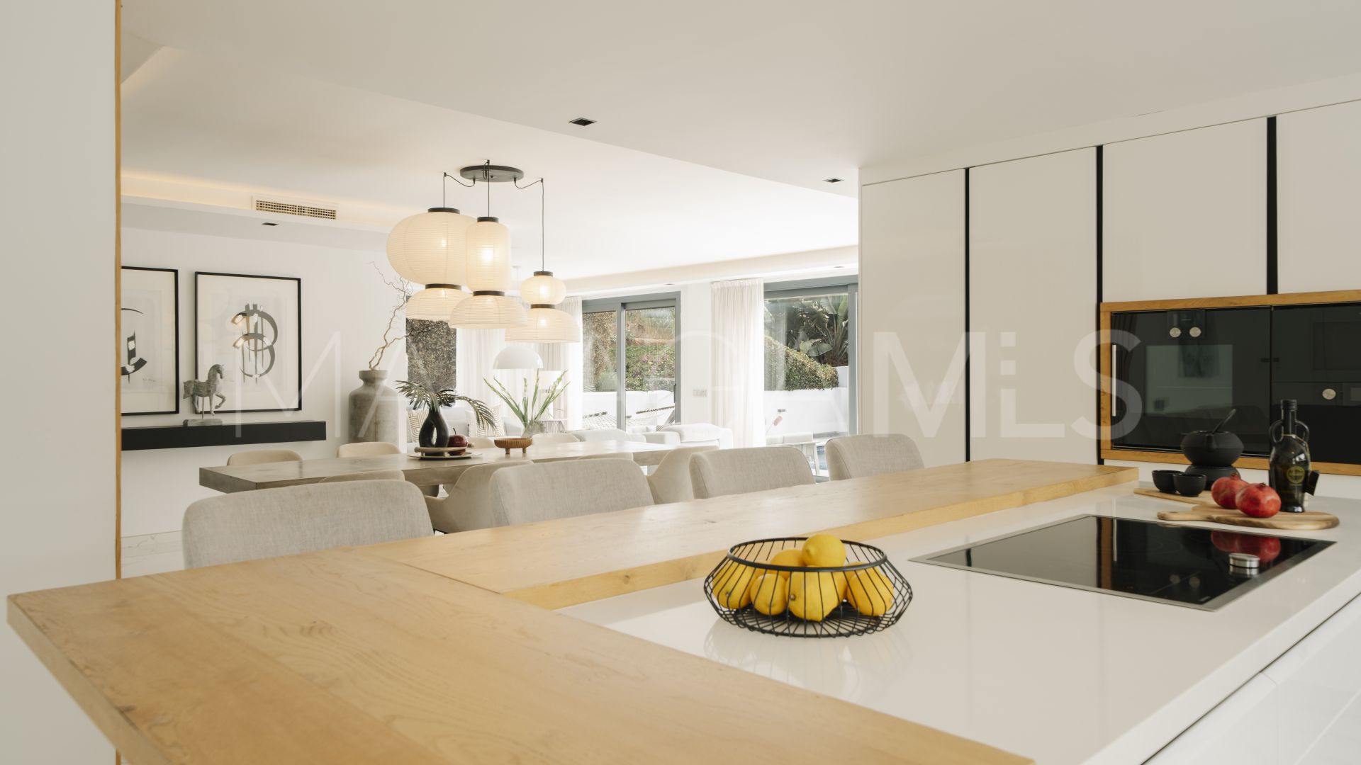 Villa for sale in Nueva Andalucia