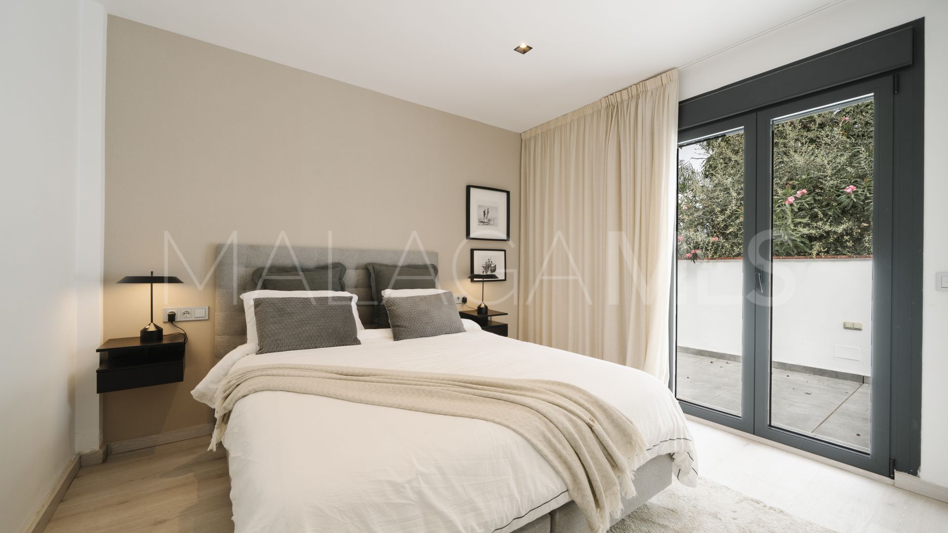 Villa for sale in Nueva Andalucia