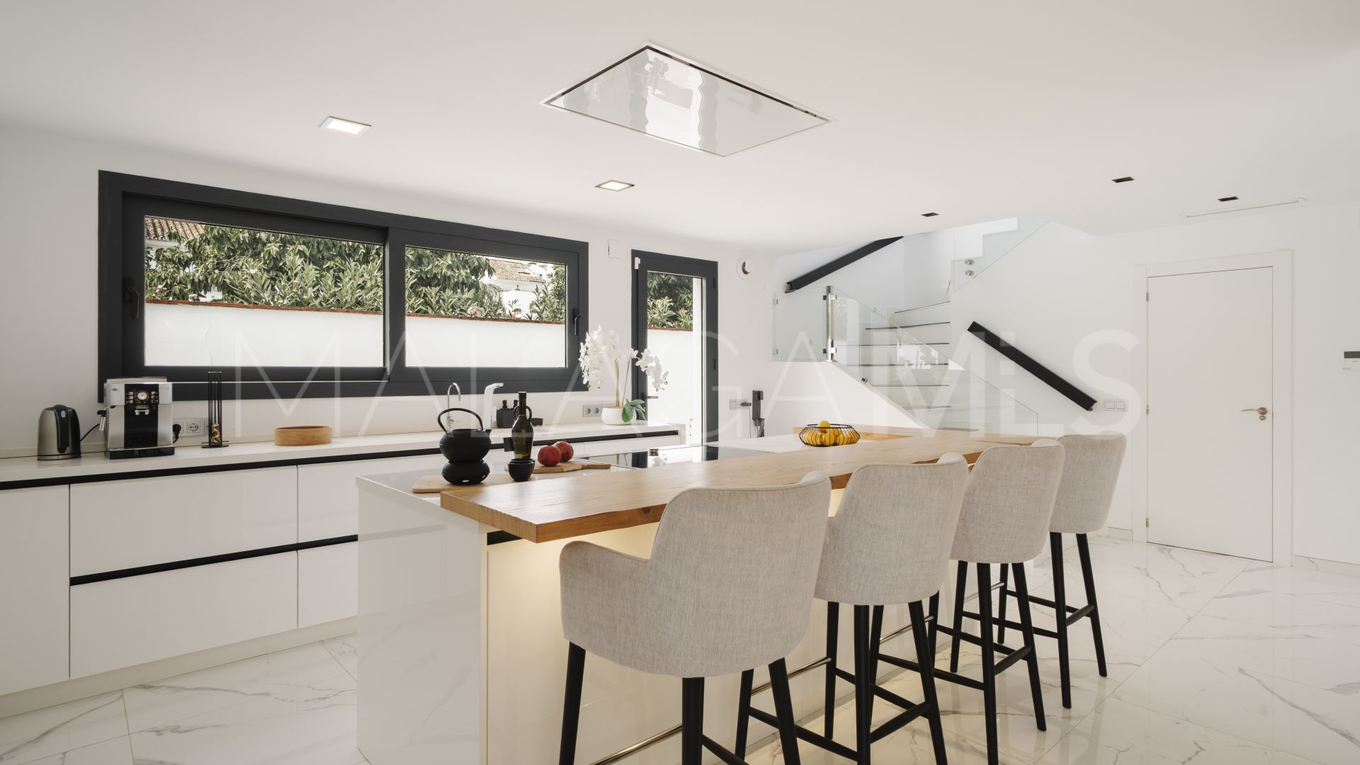 Villa for sale in Nueva Andalucia