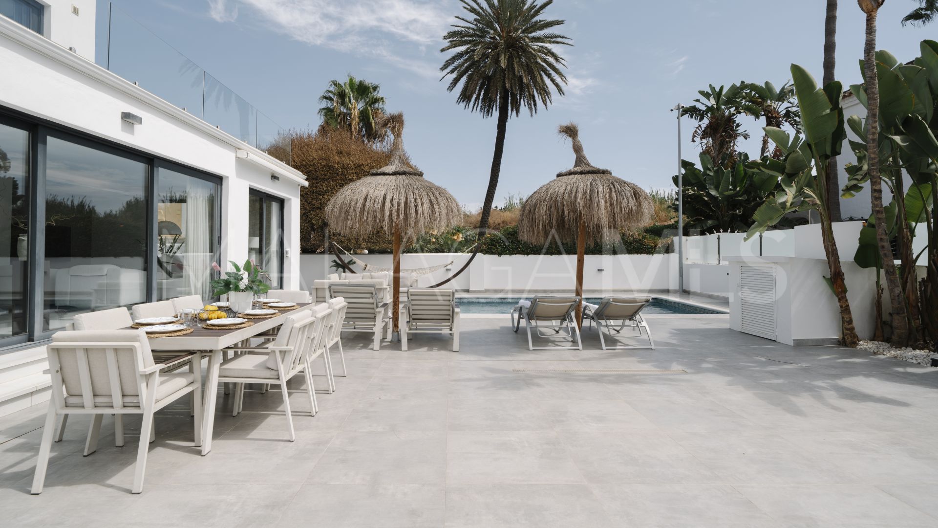 Villa for sale in Nueva Andalucia