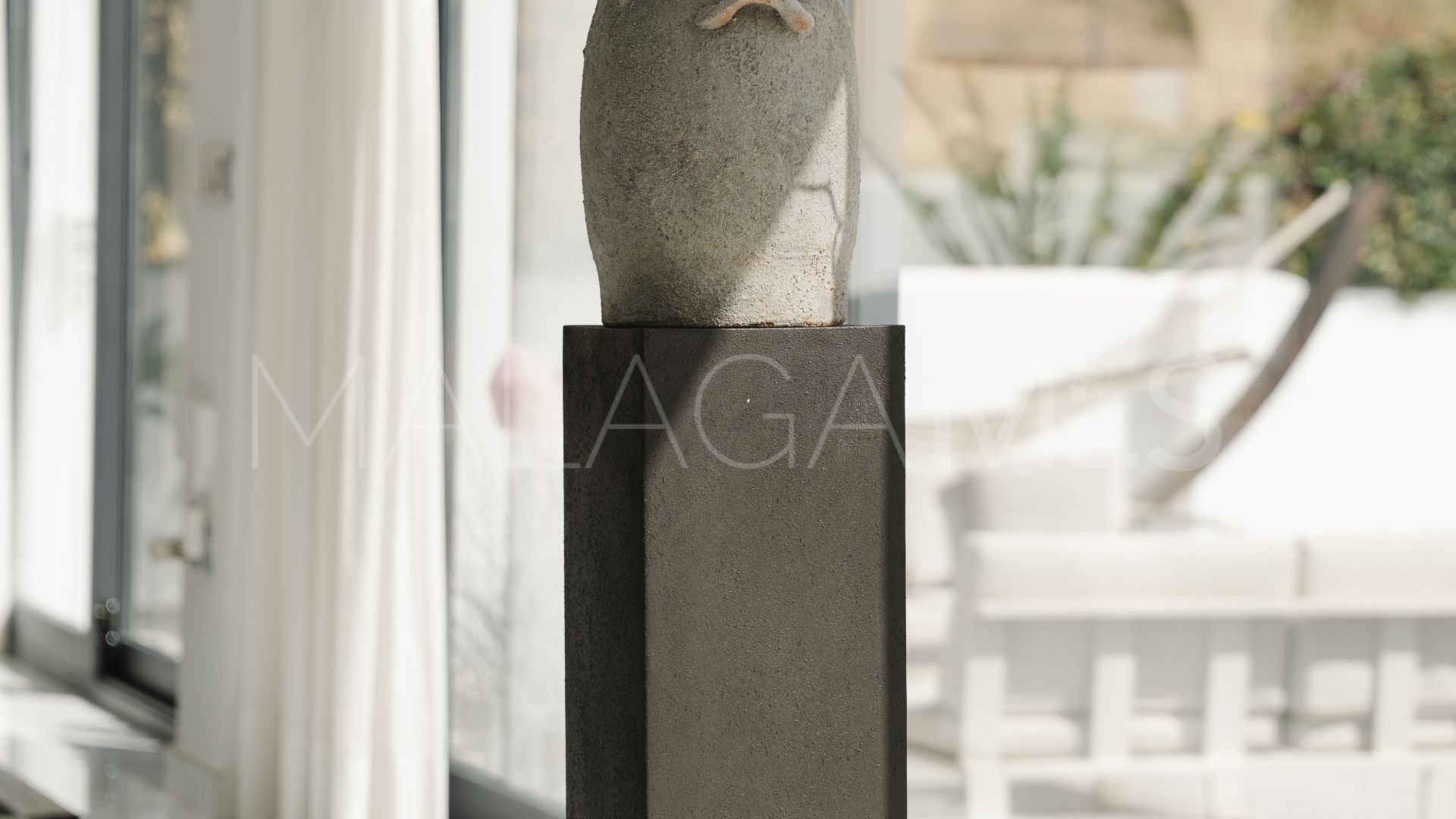 Villa for sale in Nueva Andalucia