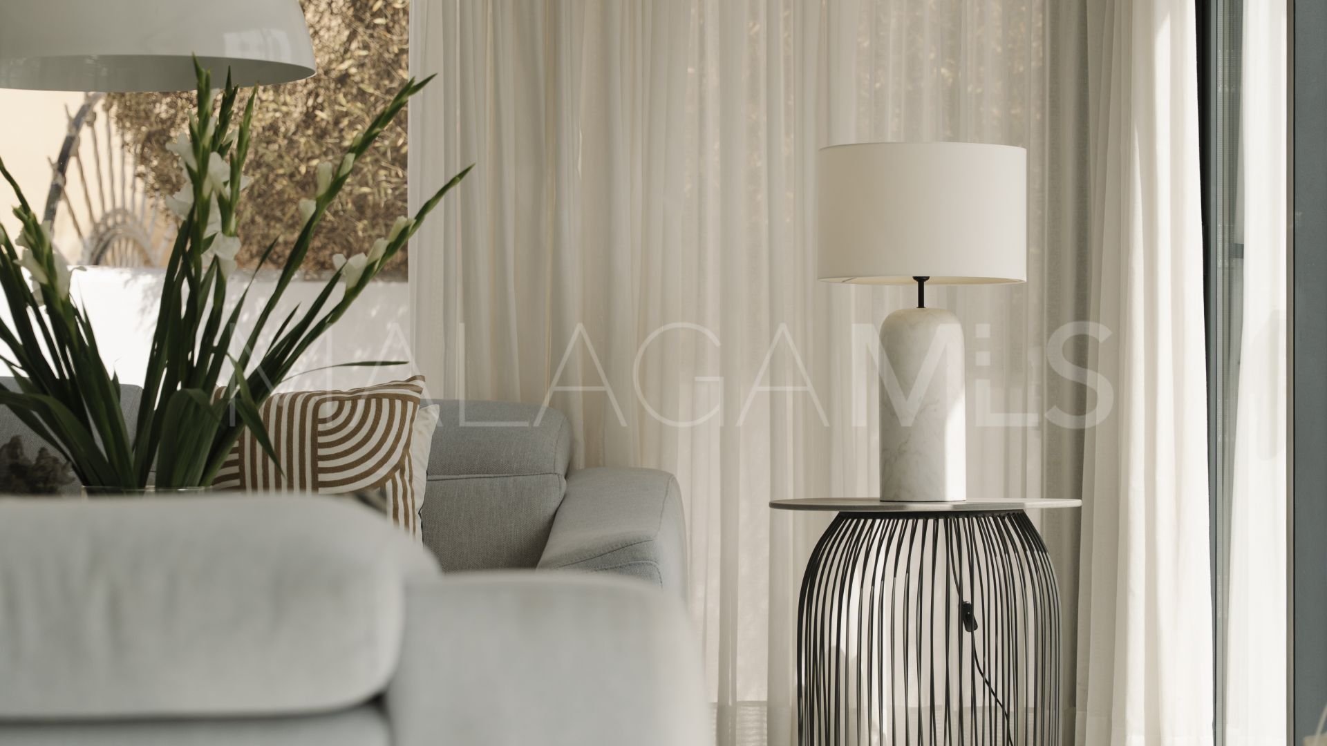 Villa for sale in Nueva Andalucia