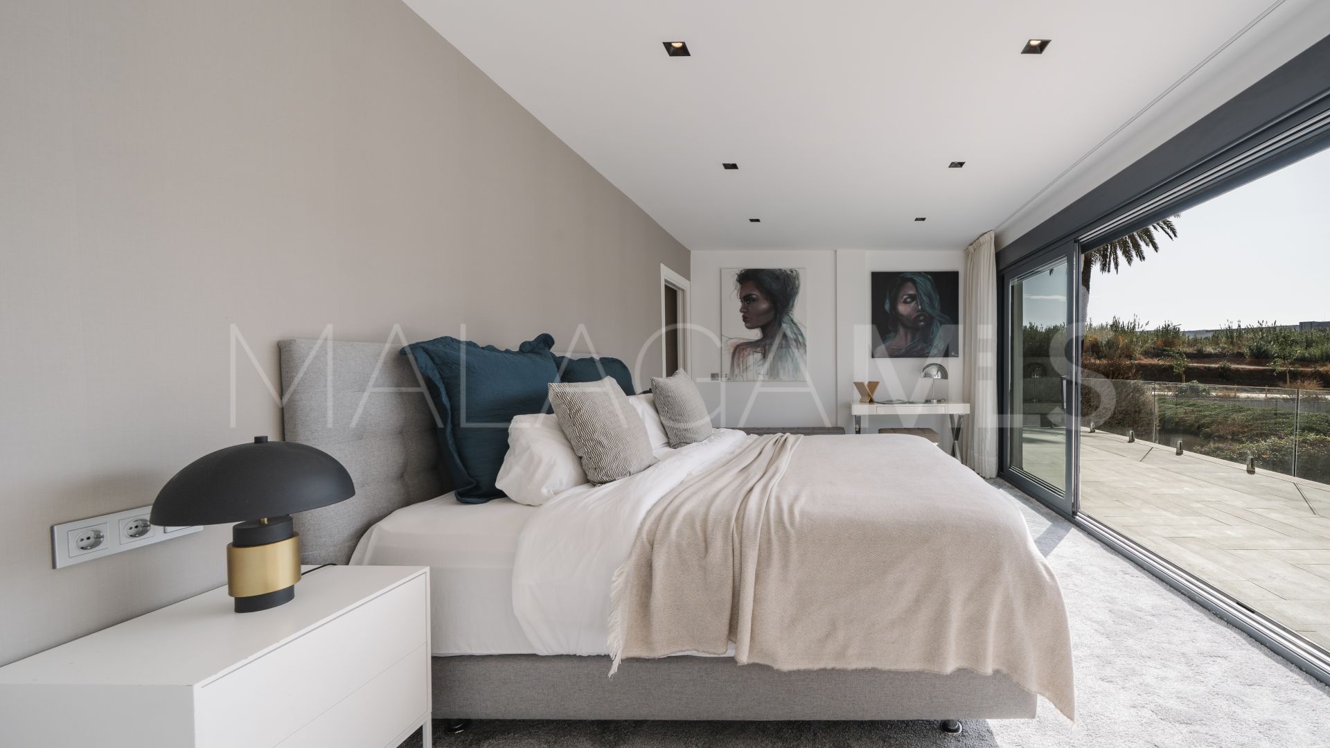 Villa for sale in Nueva Andalucia