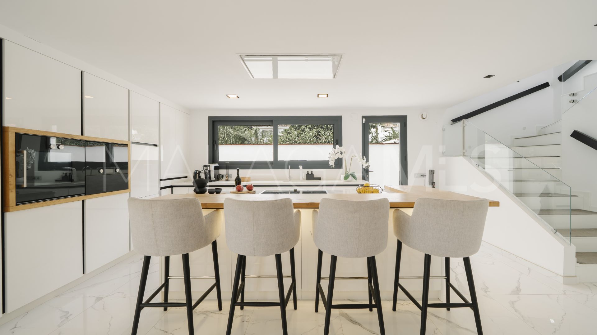 Villa for sale in Nueva Andalucia