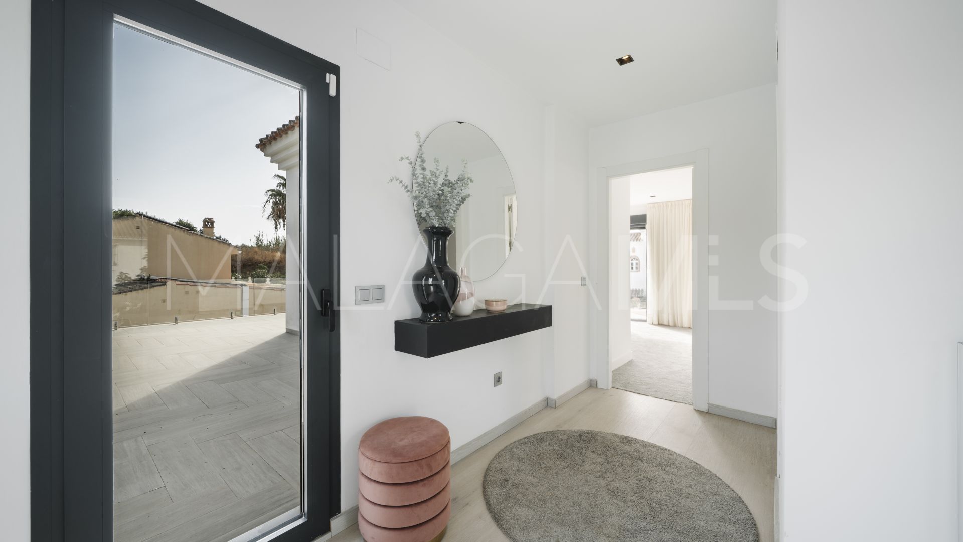 Villa for sale in Nueva Andalucia