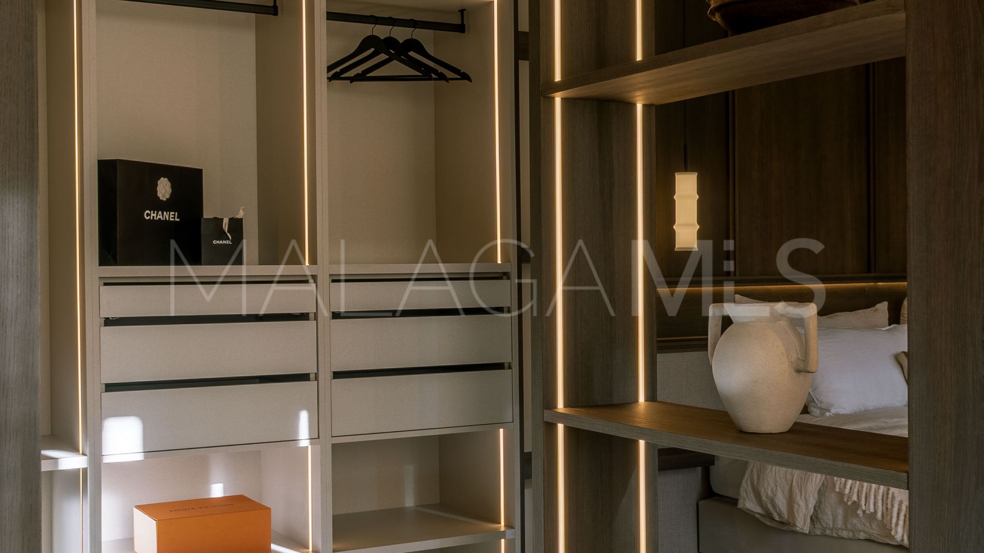 Villa for sale in Nueva Andalucia