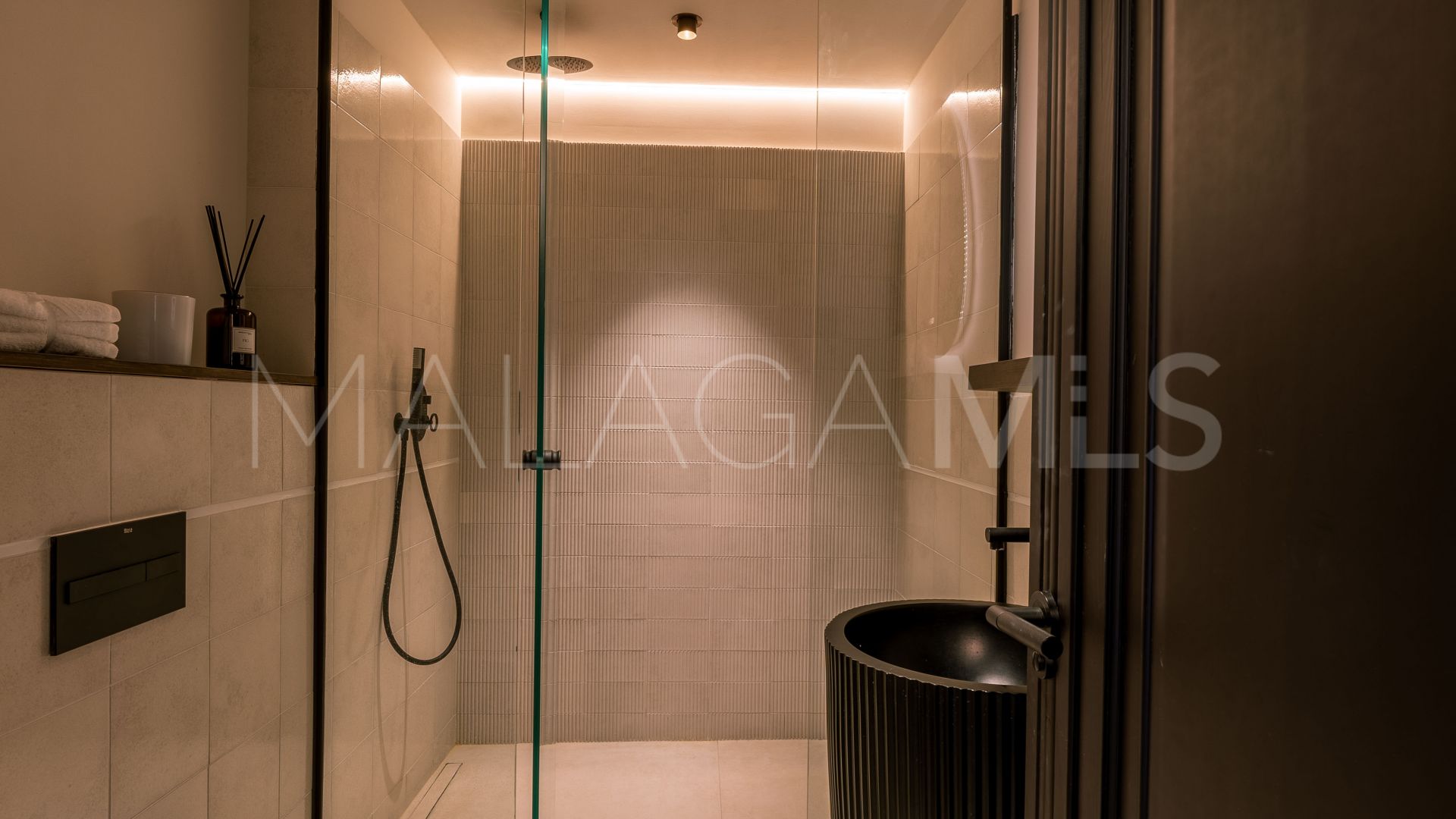 Villa for sale in Nueva Andalucia