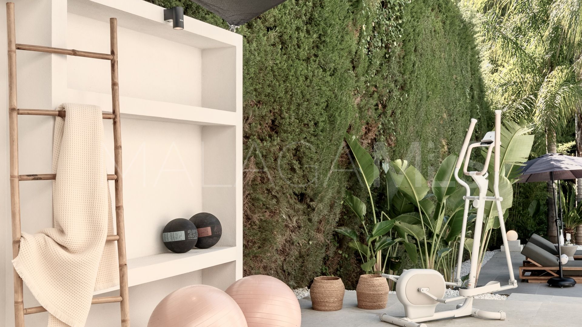 Villa for sale in Nueva Andalucia