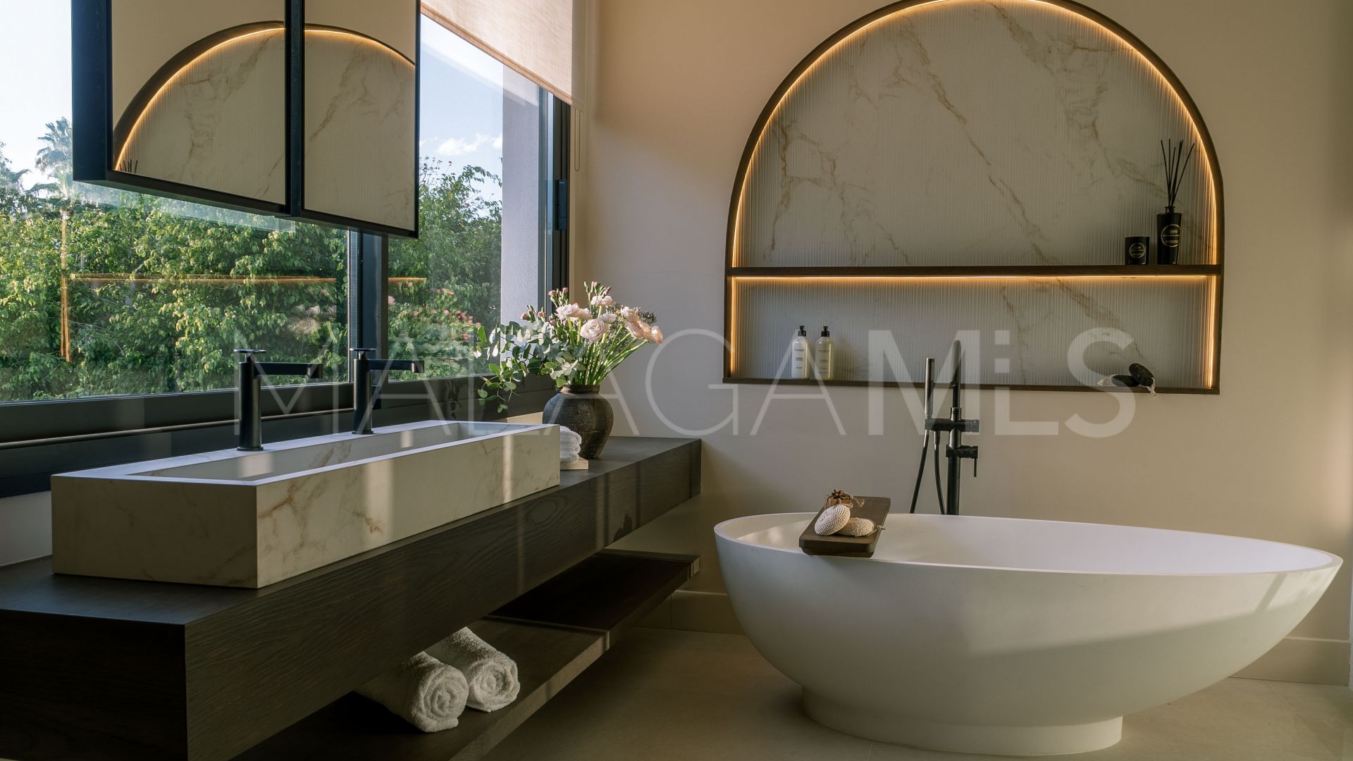 Villa for sale in Nueva Andalucia