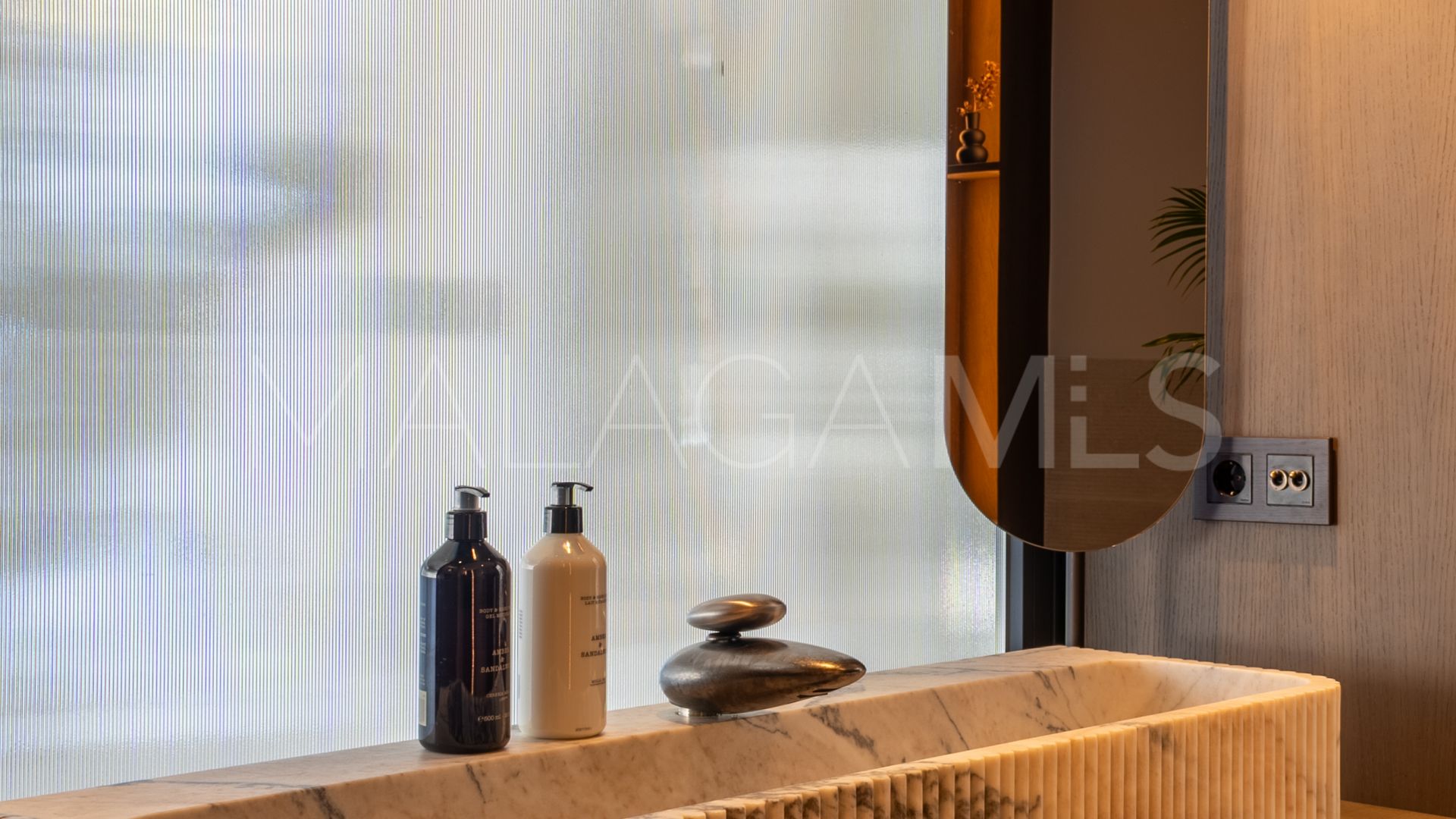 Villa for sale in Nueva Andalucia