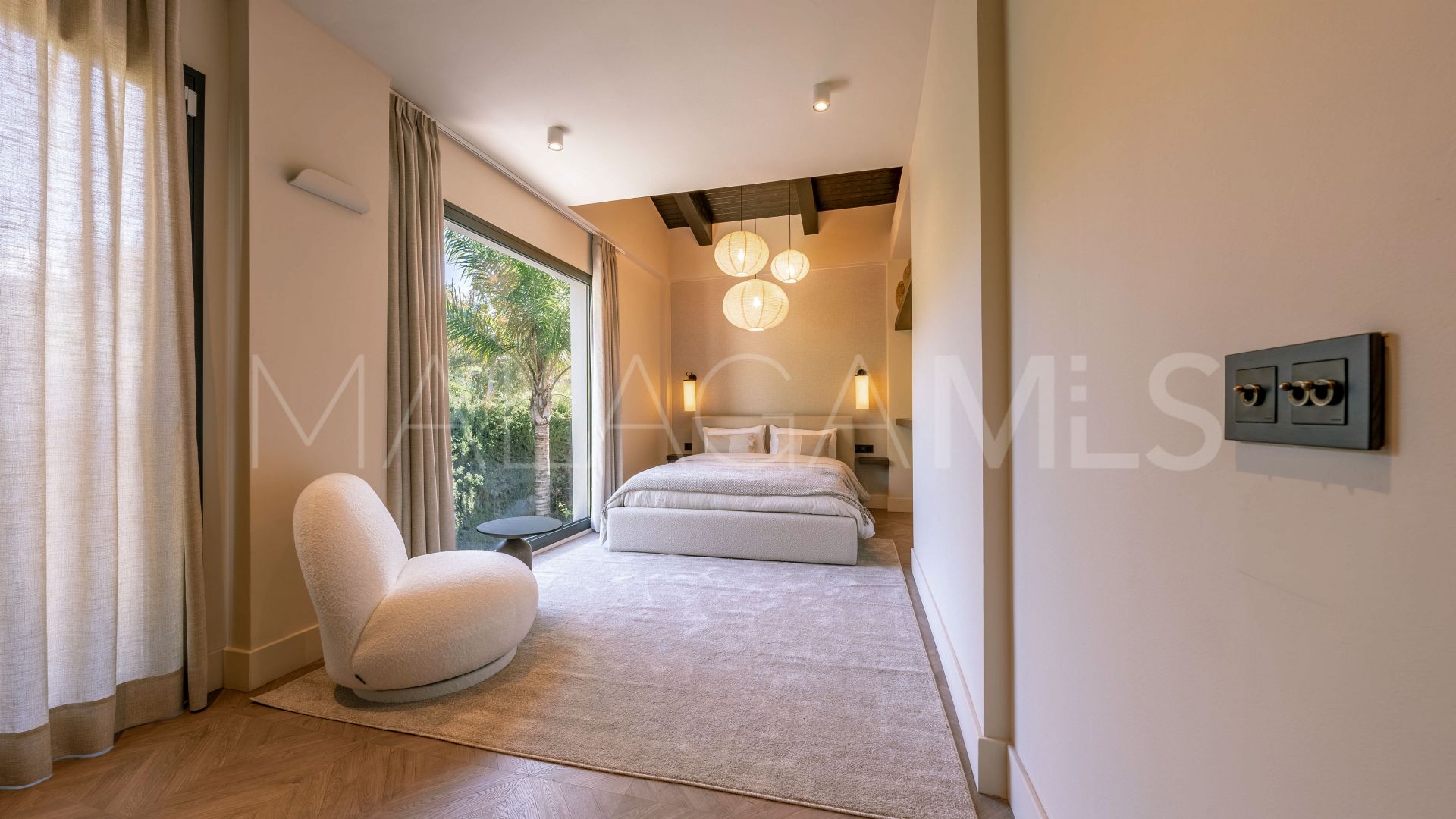 Villa for sale in Nueva Andalucia