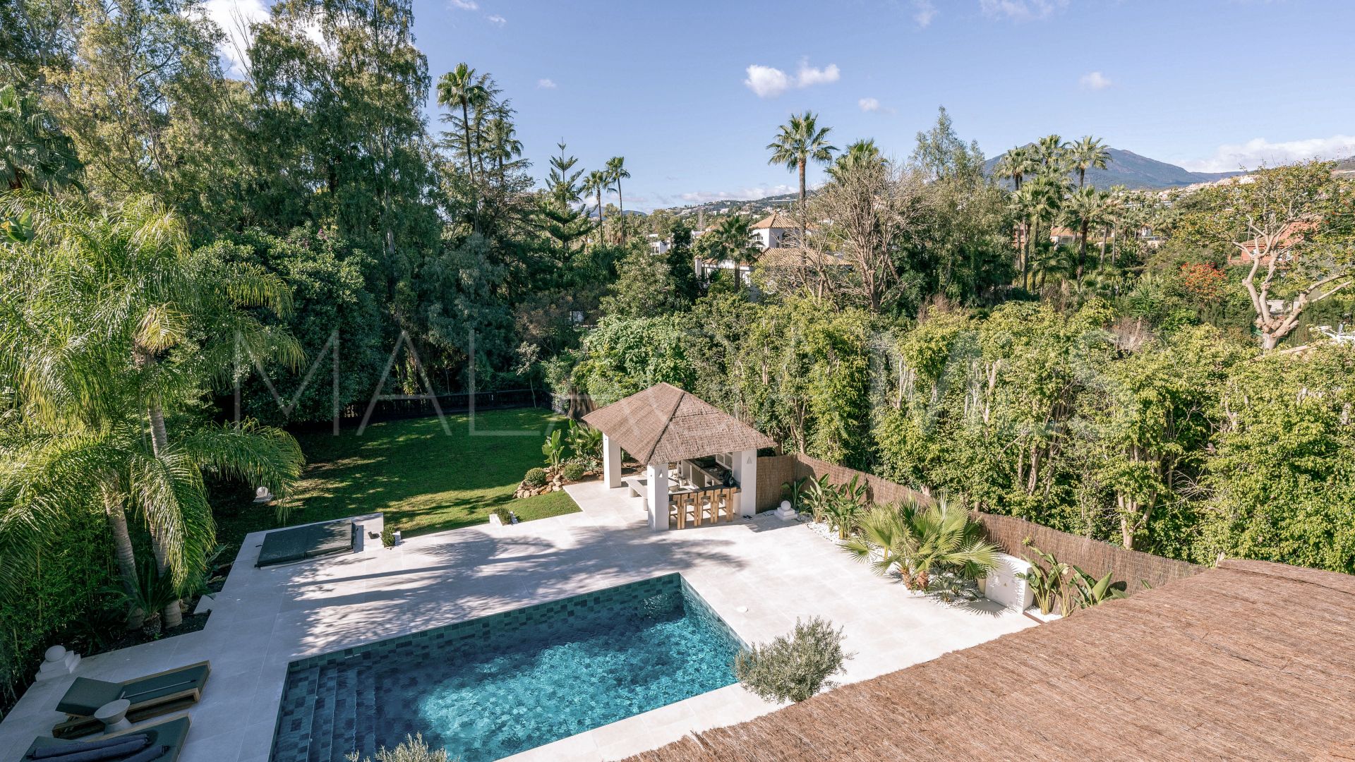 Villa for sale in Nueva Andalucia