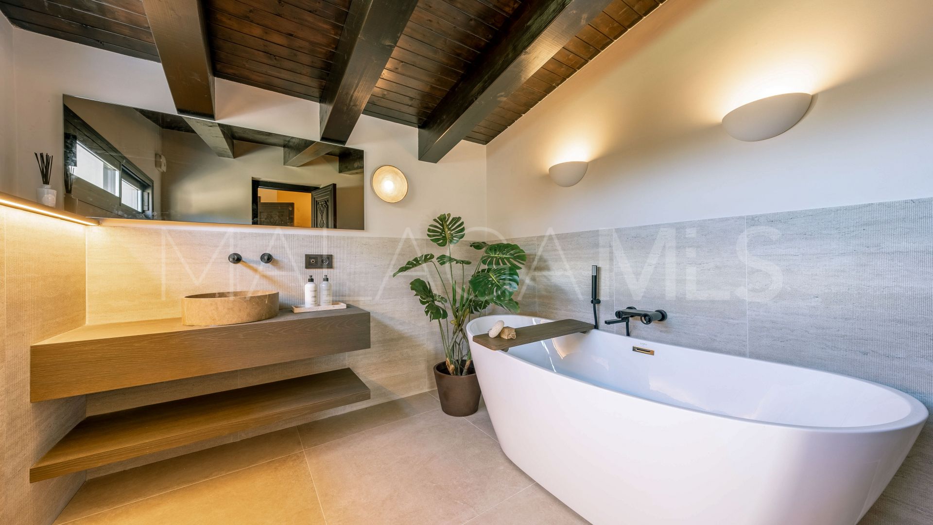 Villa for sale in Nueva Andalucia