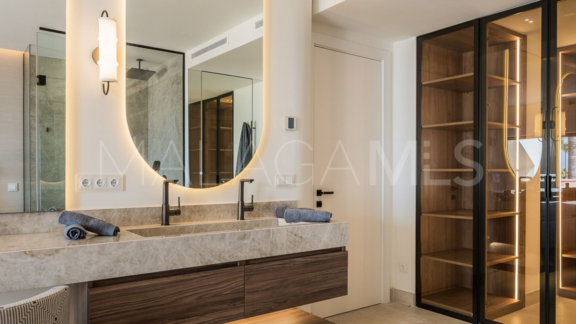 Zweistöckiges penthouse for sale in Bahía del Velerín