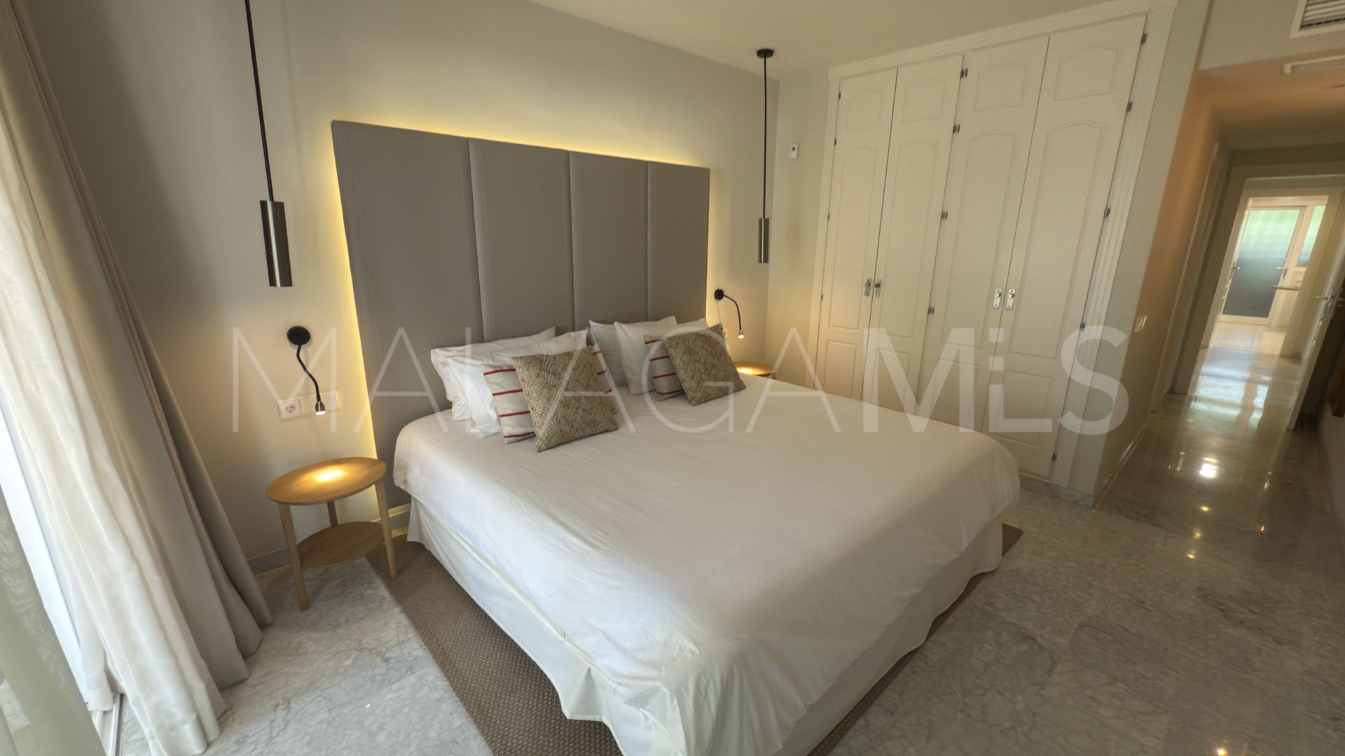 Duplex penthouse for sale in Puente Romano