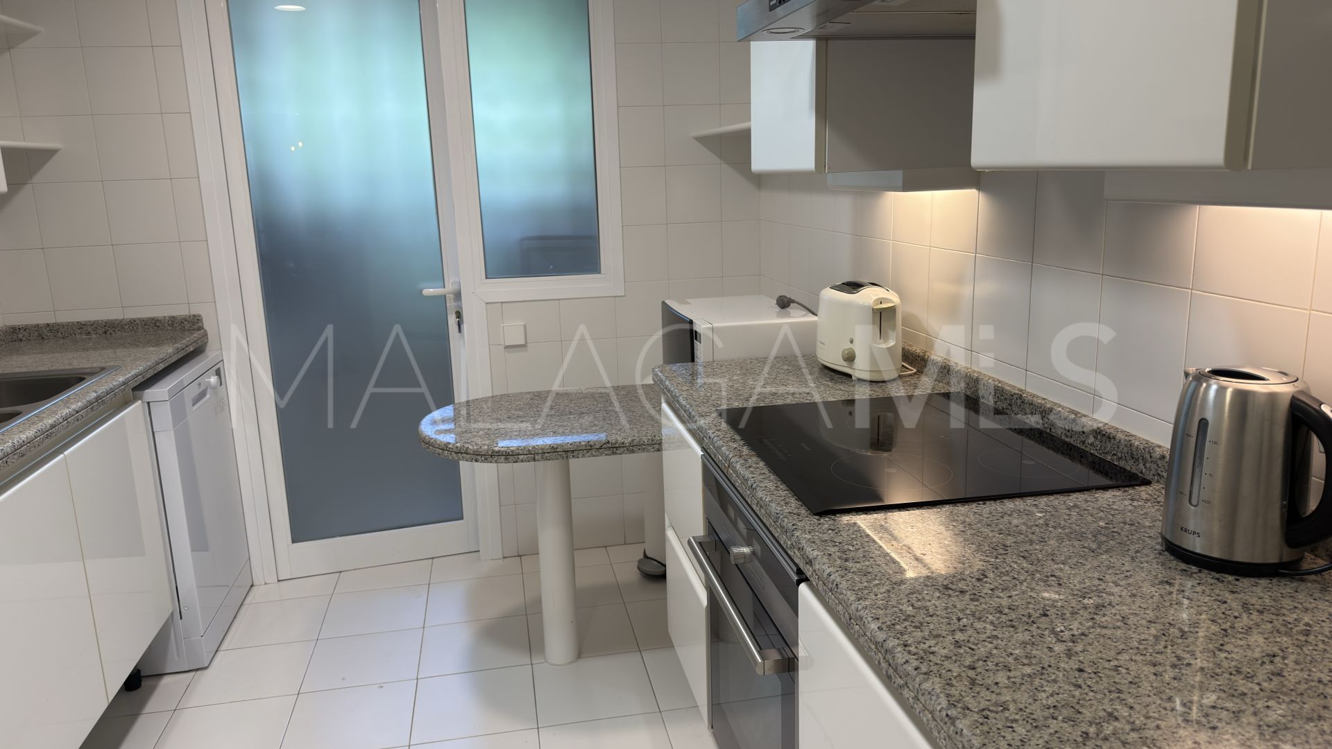 Duplex penthouse for sale in Puente Romano