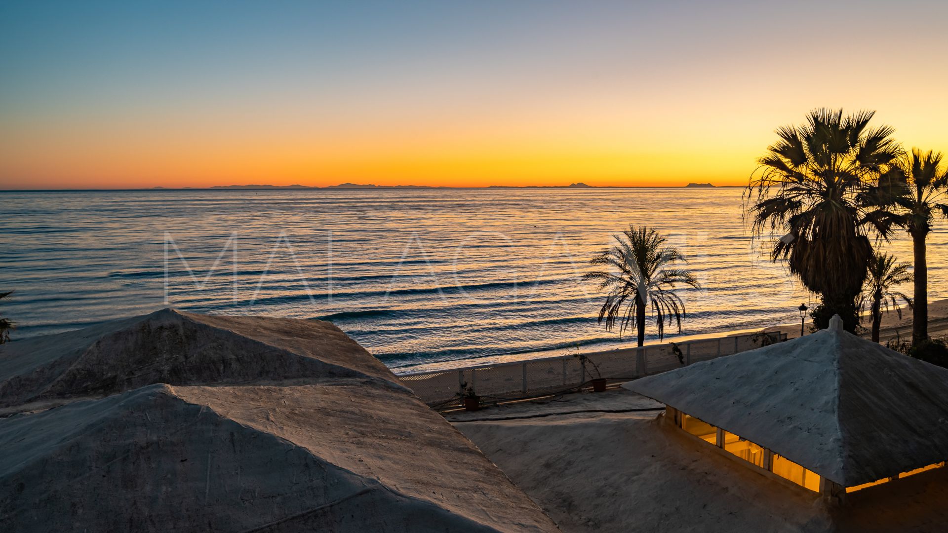 Duplex penthouse for sale in Puente Romano