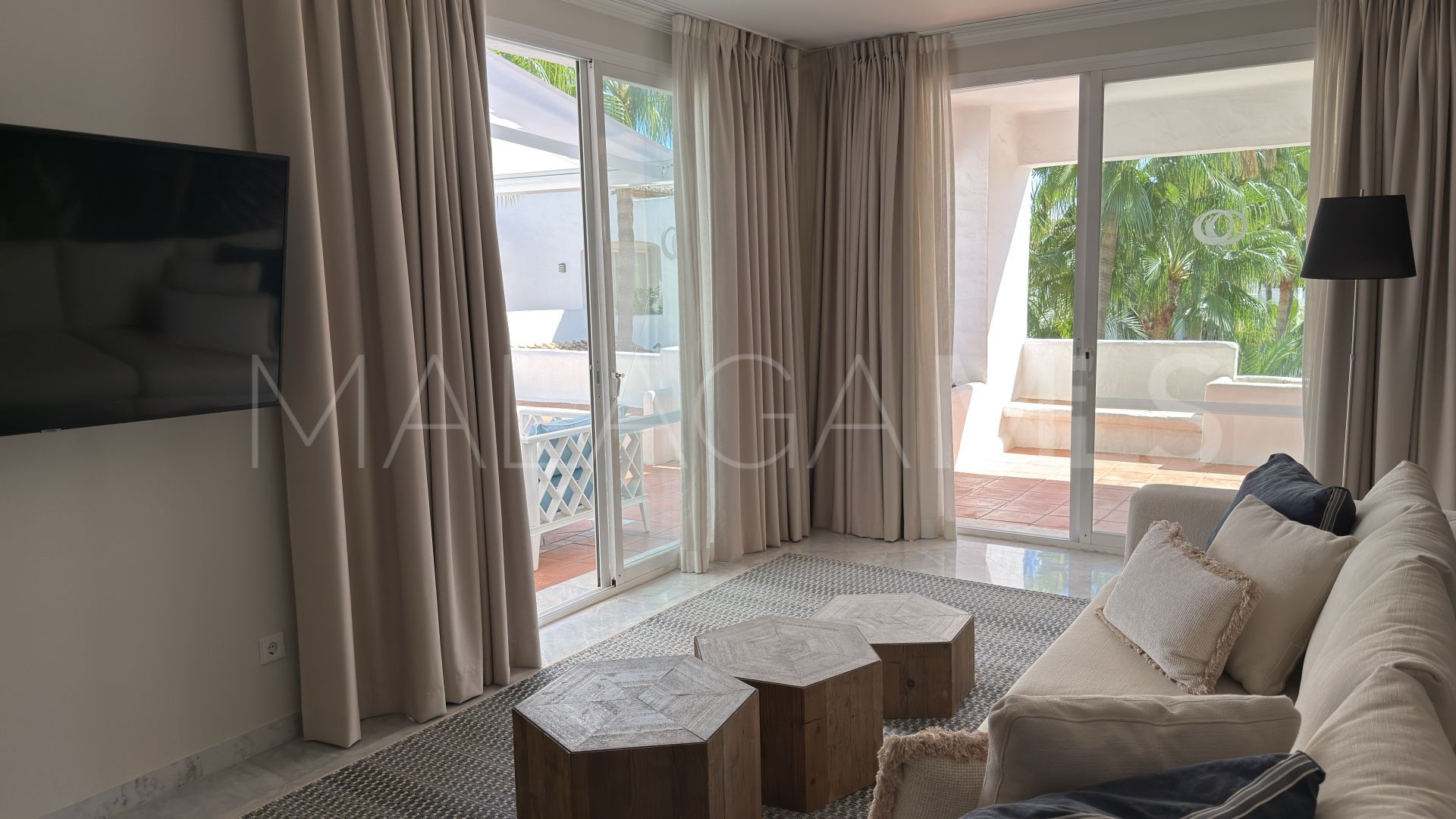 Duplex penthouse for sale in Puente Romano
