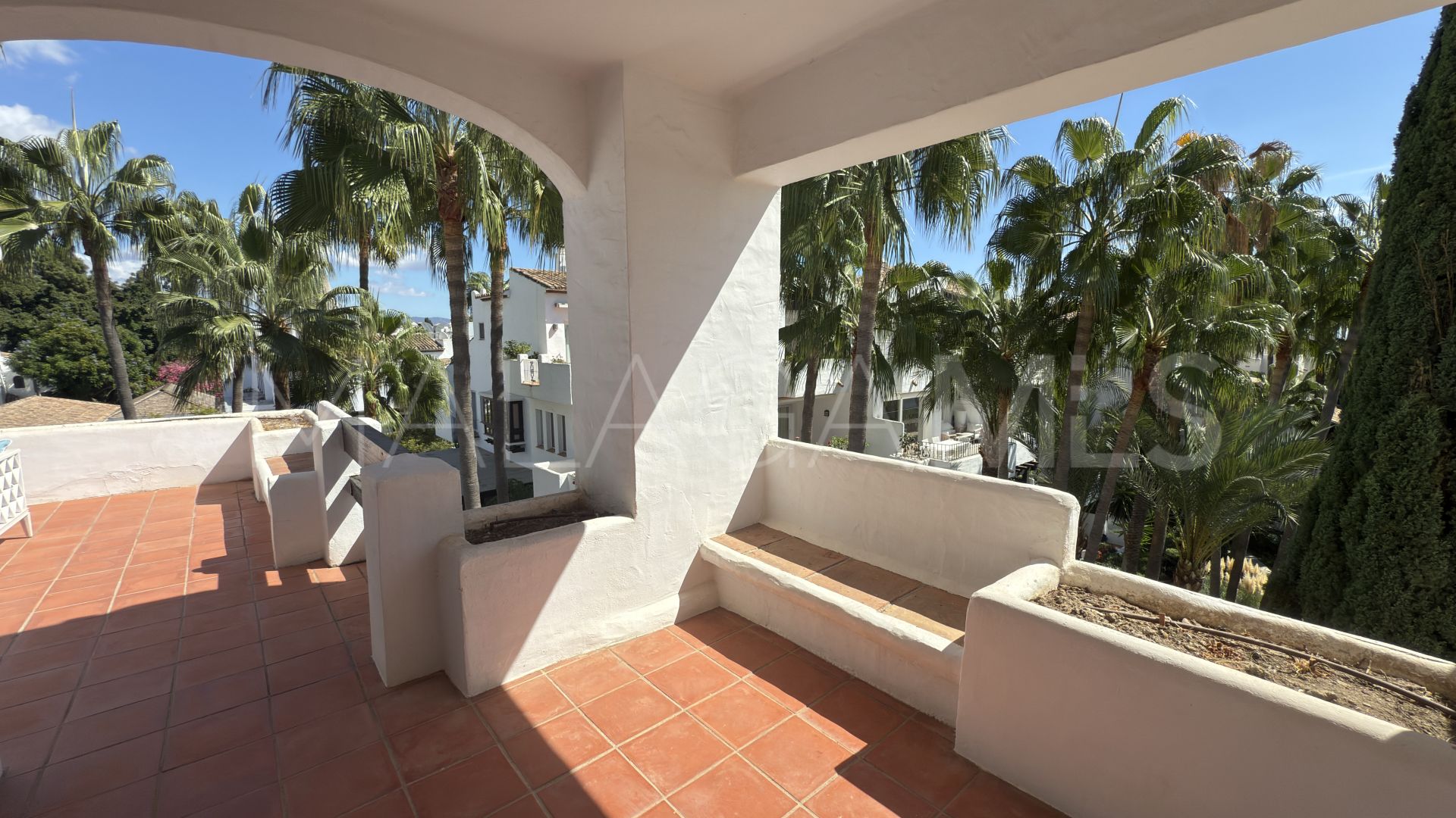 Duplex penthouse for sale in Puente Romano