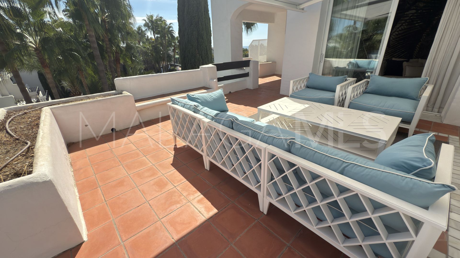 Duplex penthouse for sale in Puente Romano