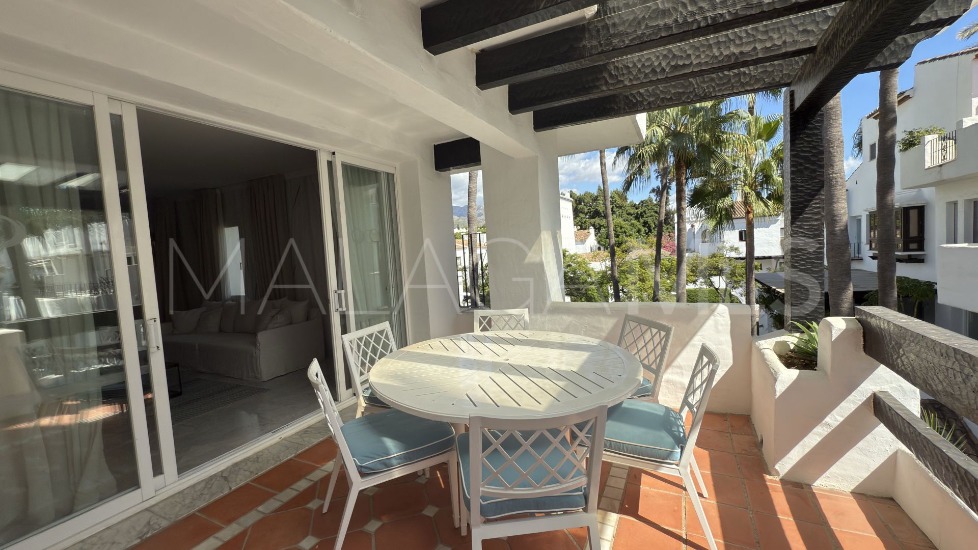 Duplex penthouse for sale in Puente Romano