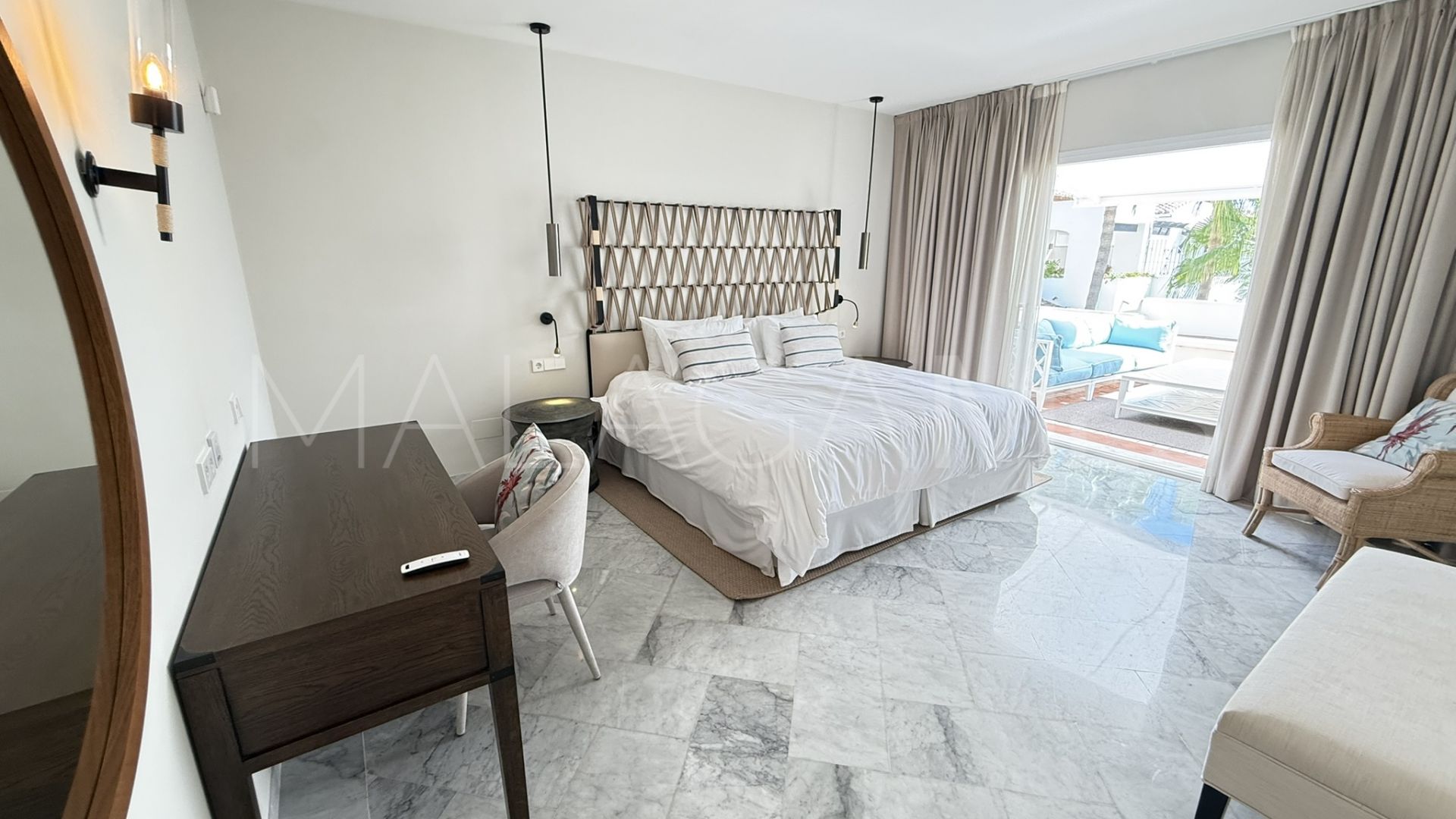 Duplex penthouse for sale in Puente Romano