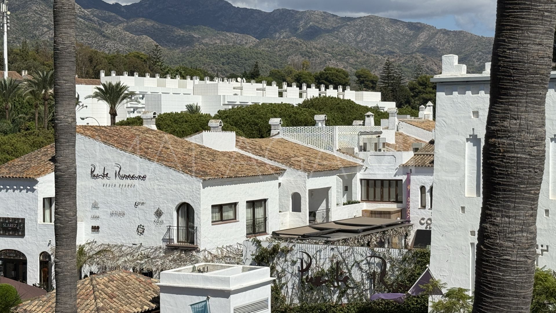 Duplex penthouse for sale in Puente Romano