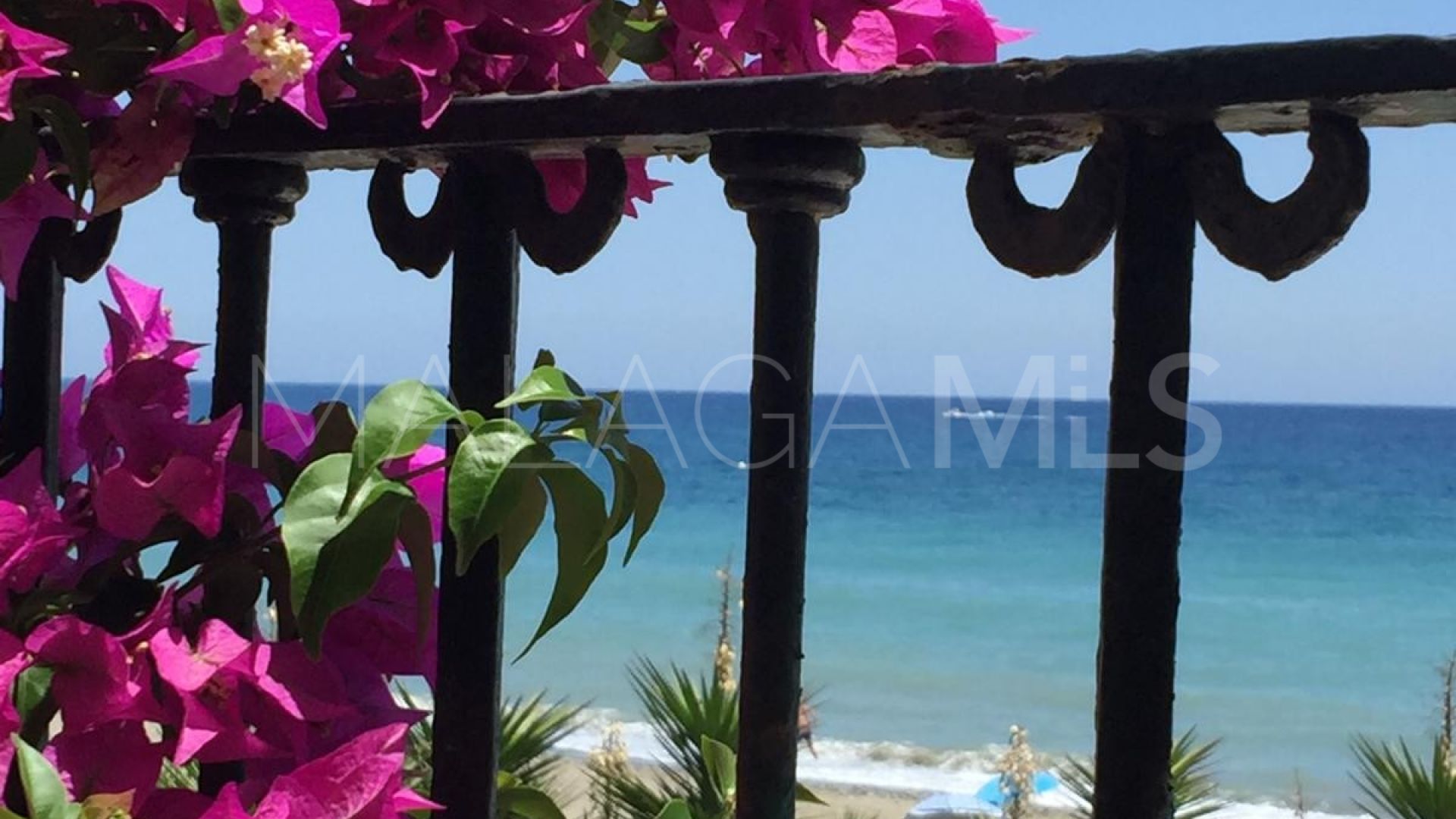 For sale semi detached house with 5 bedrooms in Estepona