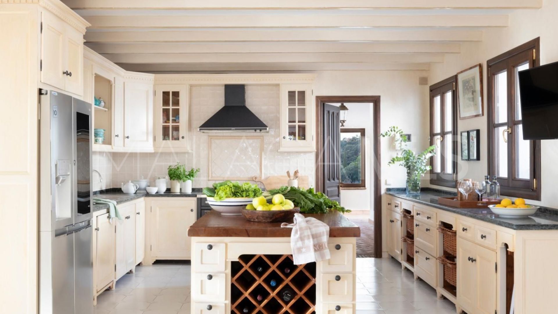 Villa for sale in Benahavis