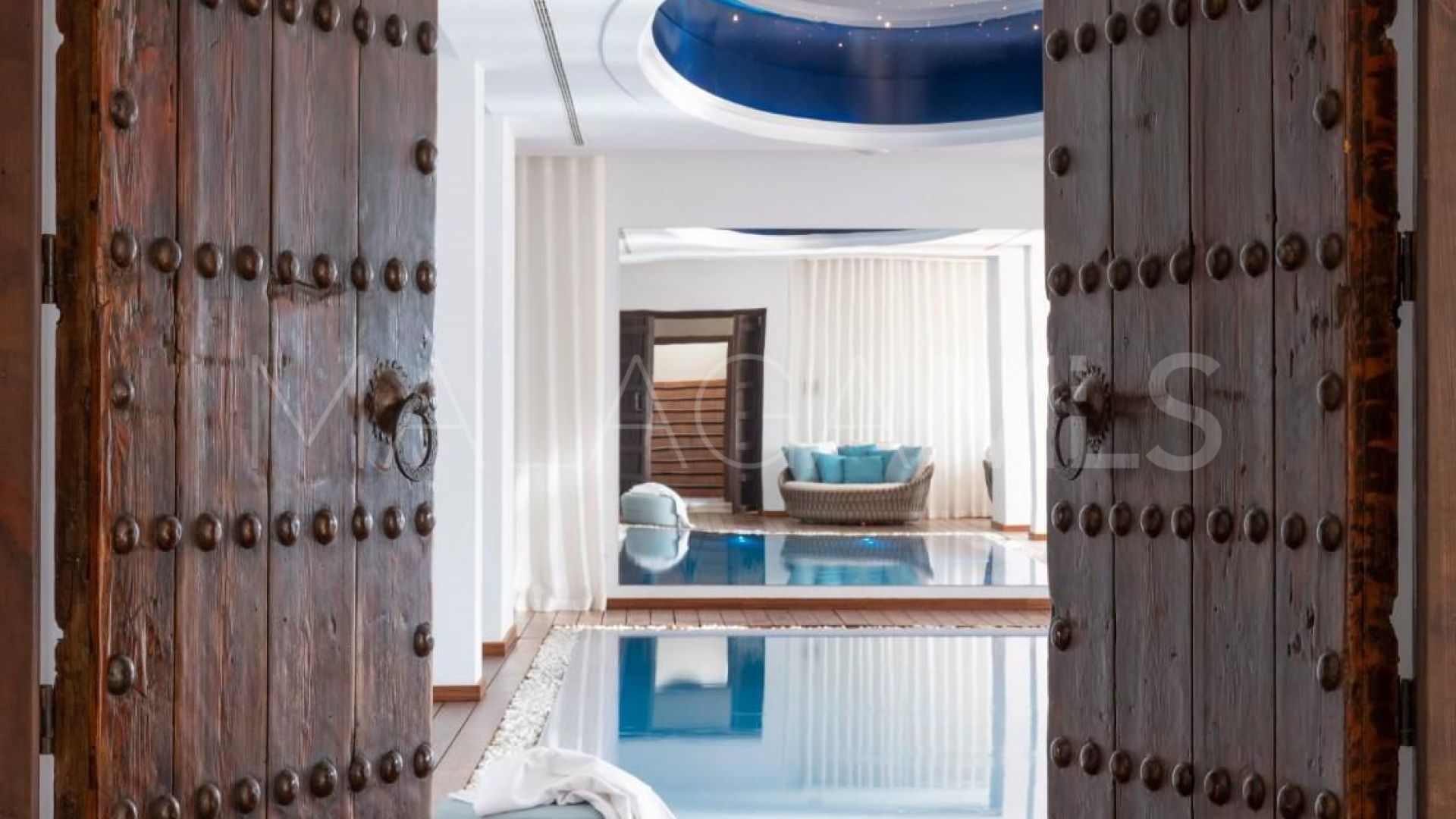 Villa for sale in Benahavis