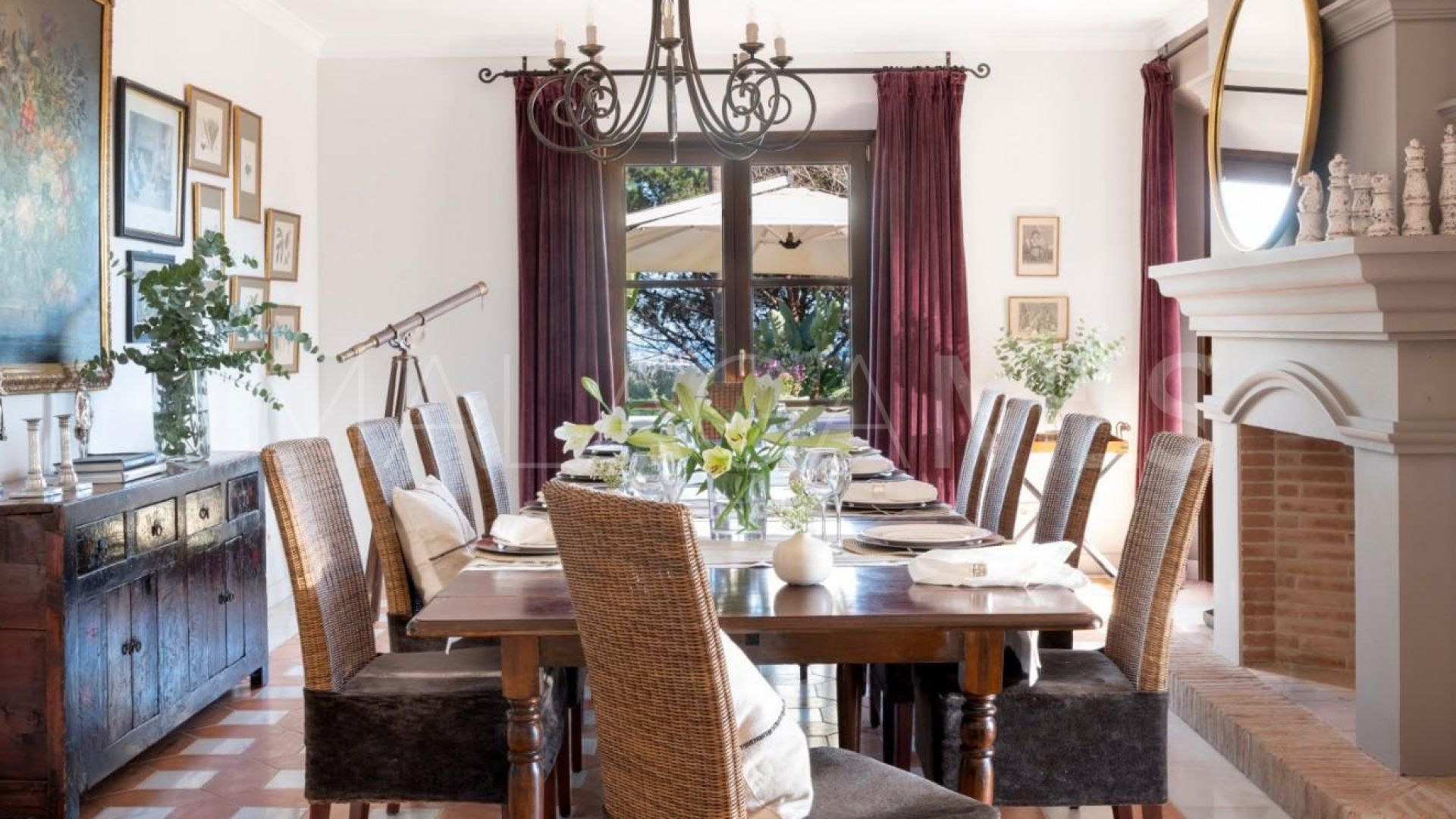 Villa for sale in Benahavis
