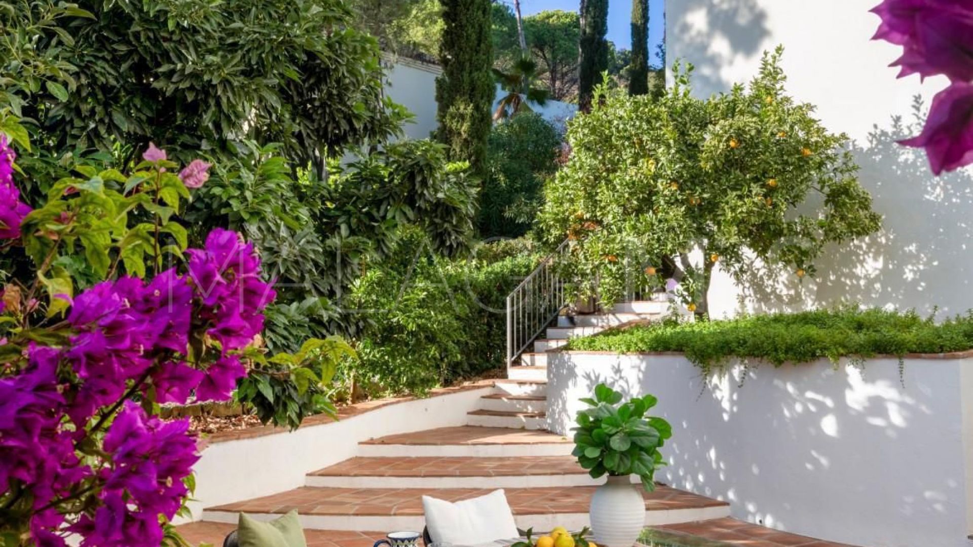 Villa for sale in Benahavis
